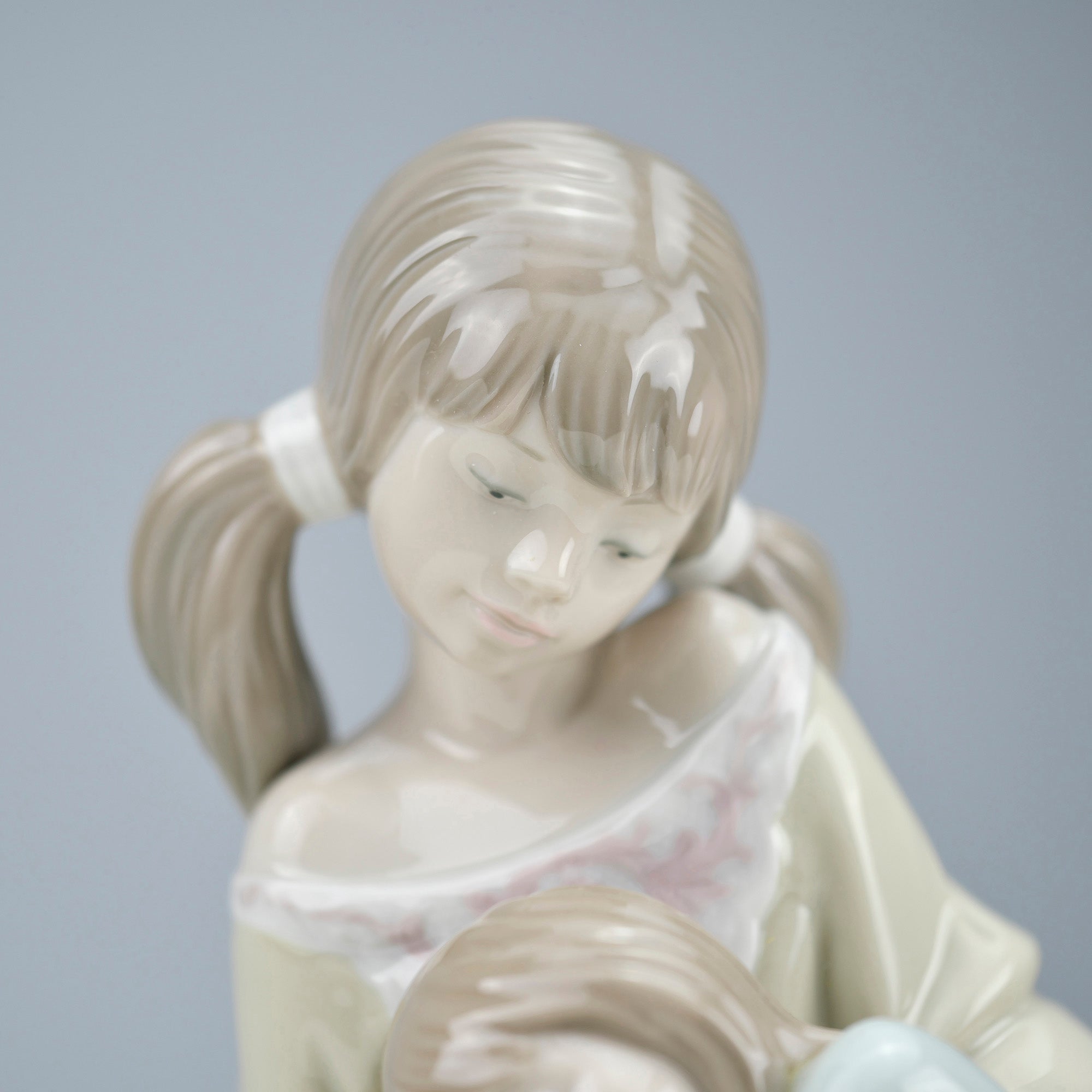 Lladro "LITTELE SISTER" Vintage Figurine