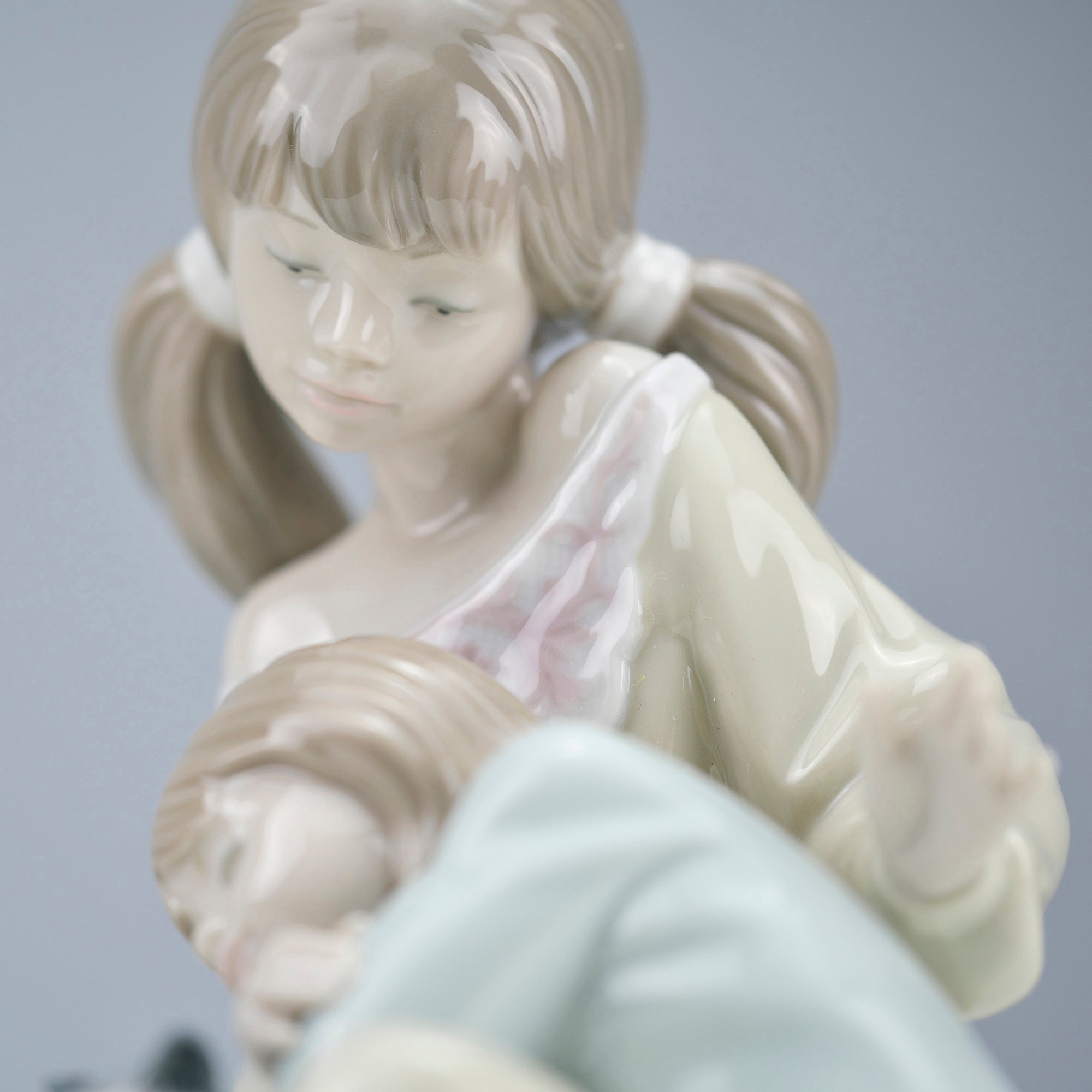 Lladro "LITTELE SISTER" Vintage Figurine