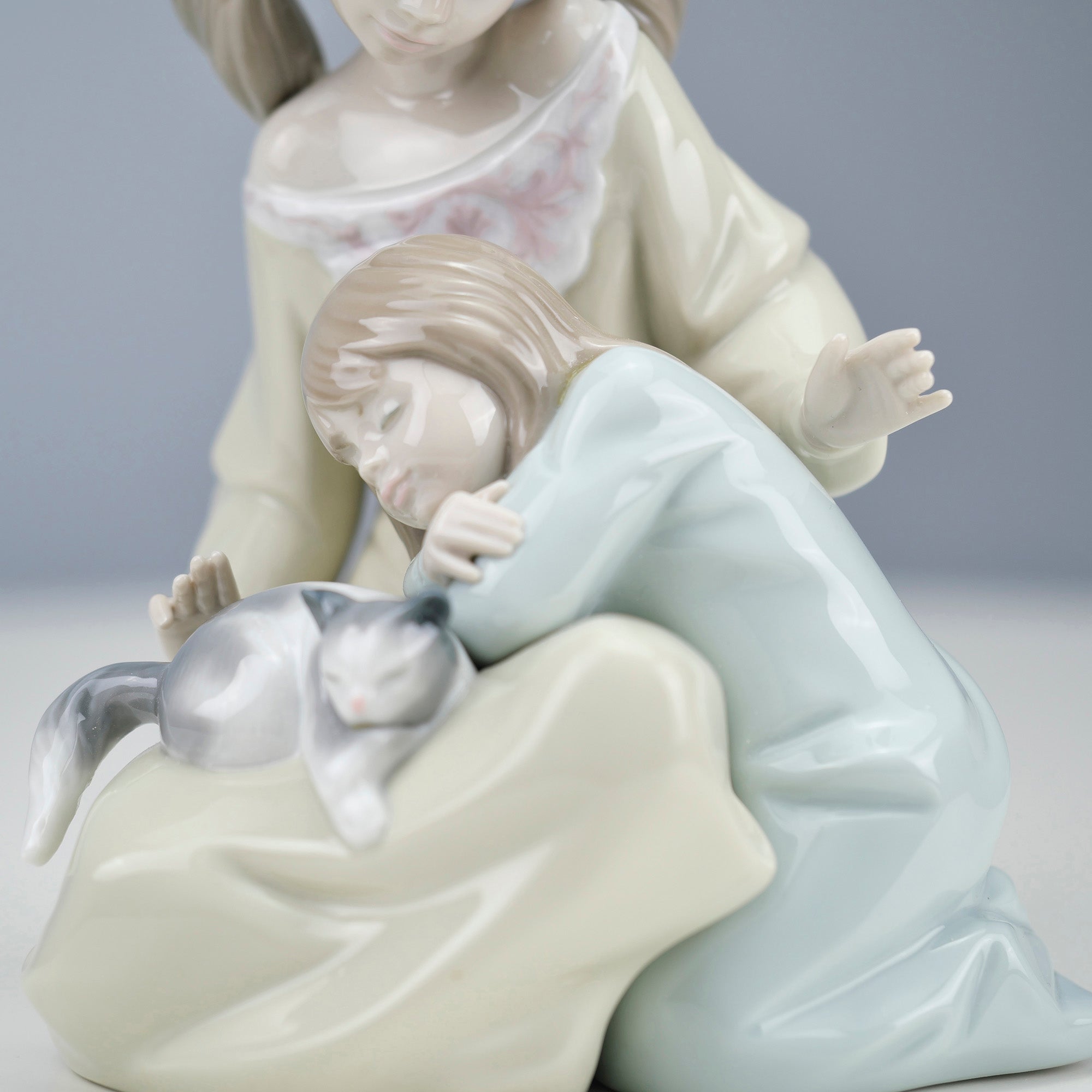 Lladro "LITTELE SISTER" Vintage Figurine