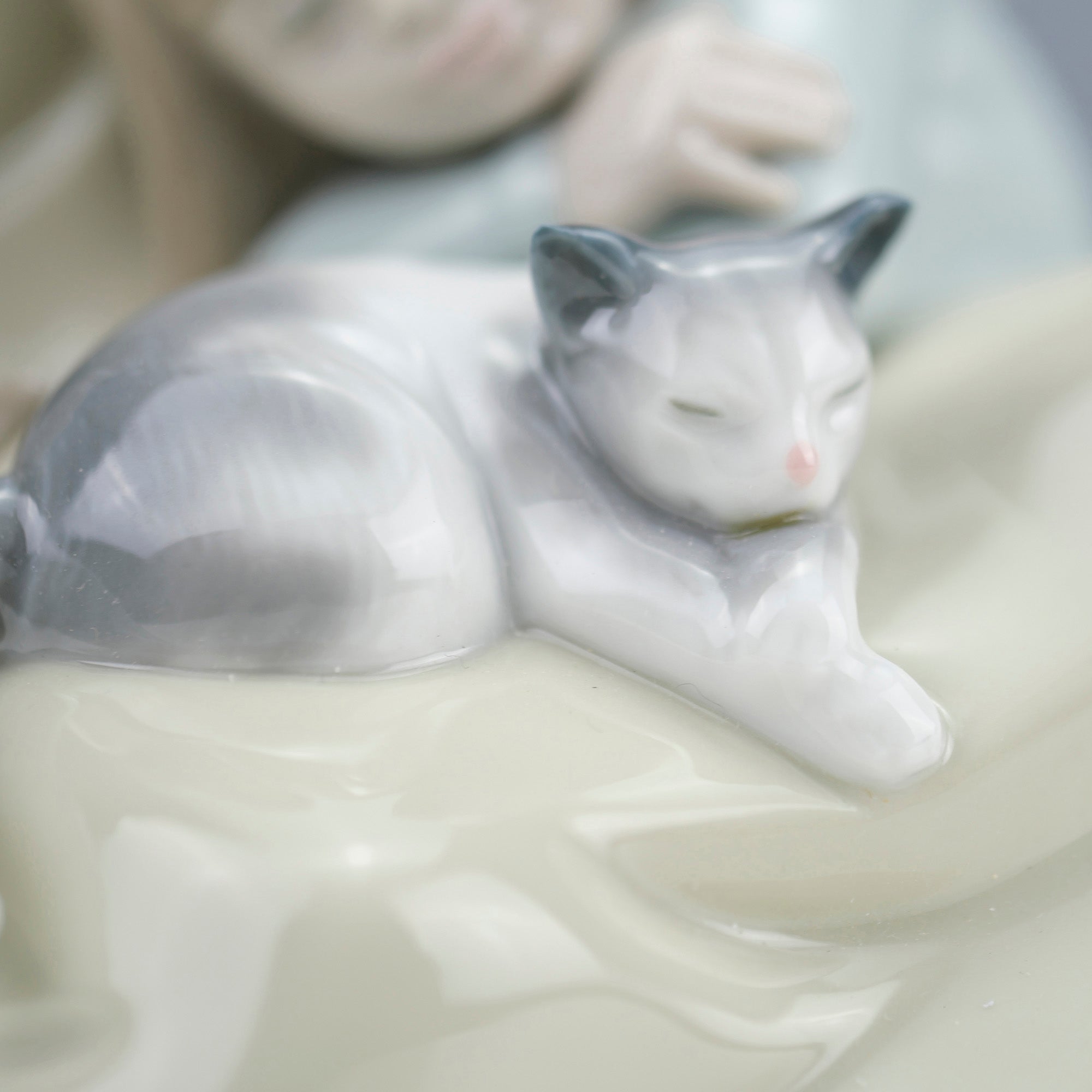 Lladro "LITTELE SISTER" Vintage Figurine