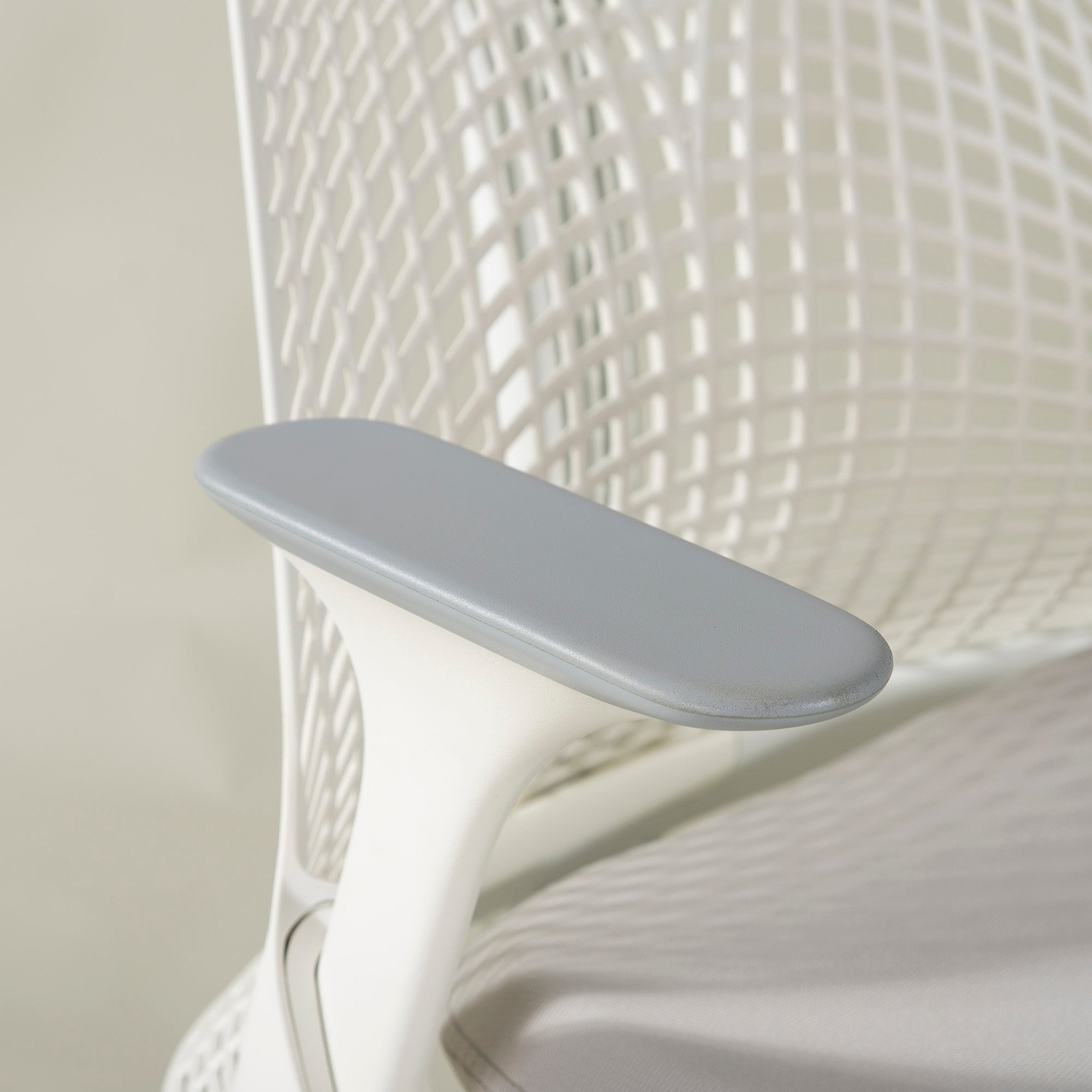 Herman Miller Sail Chair, White, Adjustable Arm, Old Model, Desk Chair, OA Chair, Remote