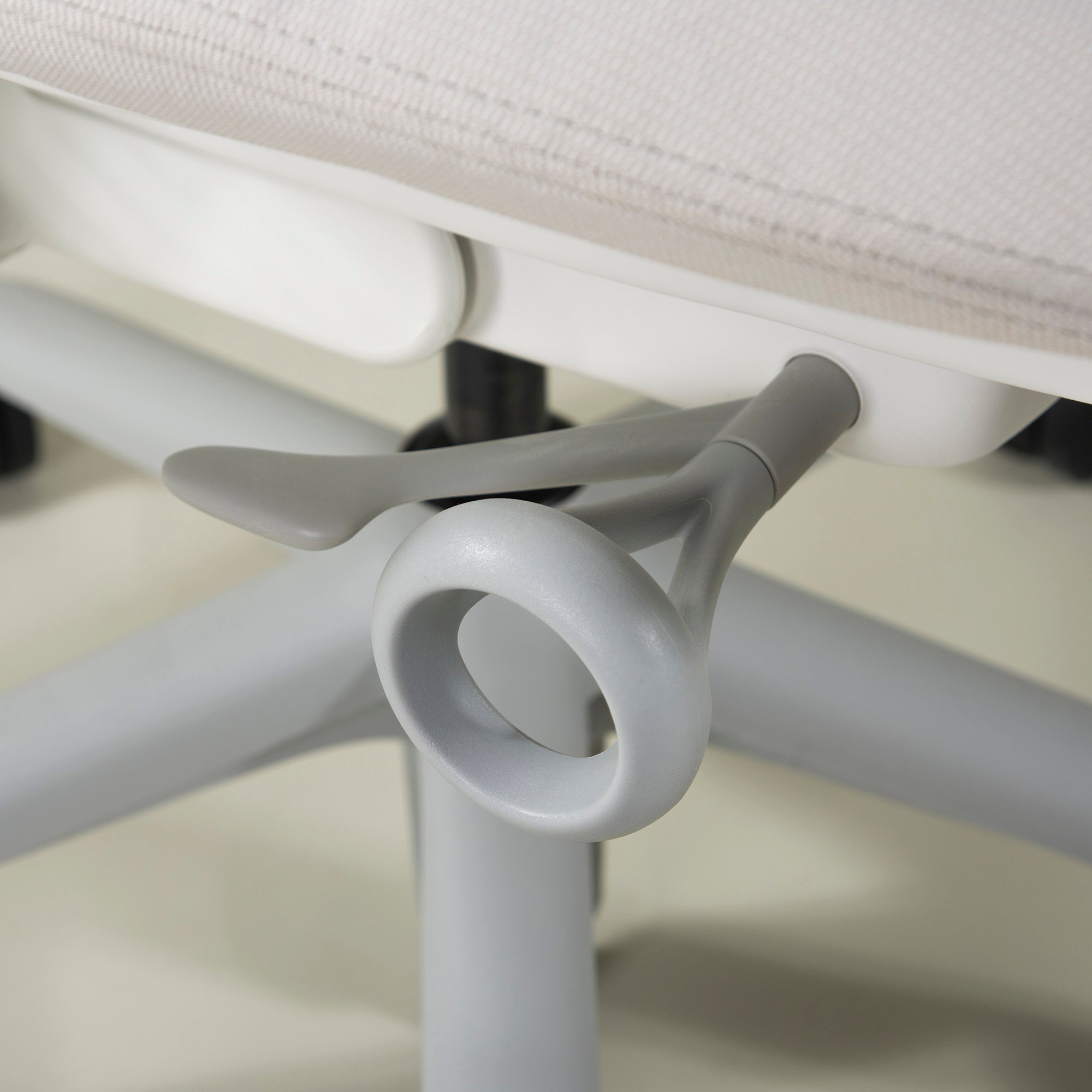 Herman Miller Sail Chair, White, Adjustable Arm, Old Model, Desk Chair, OA Chair, Remote