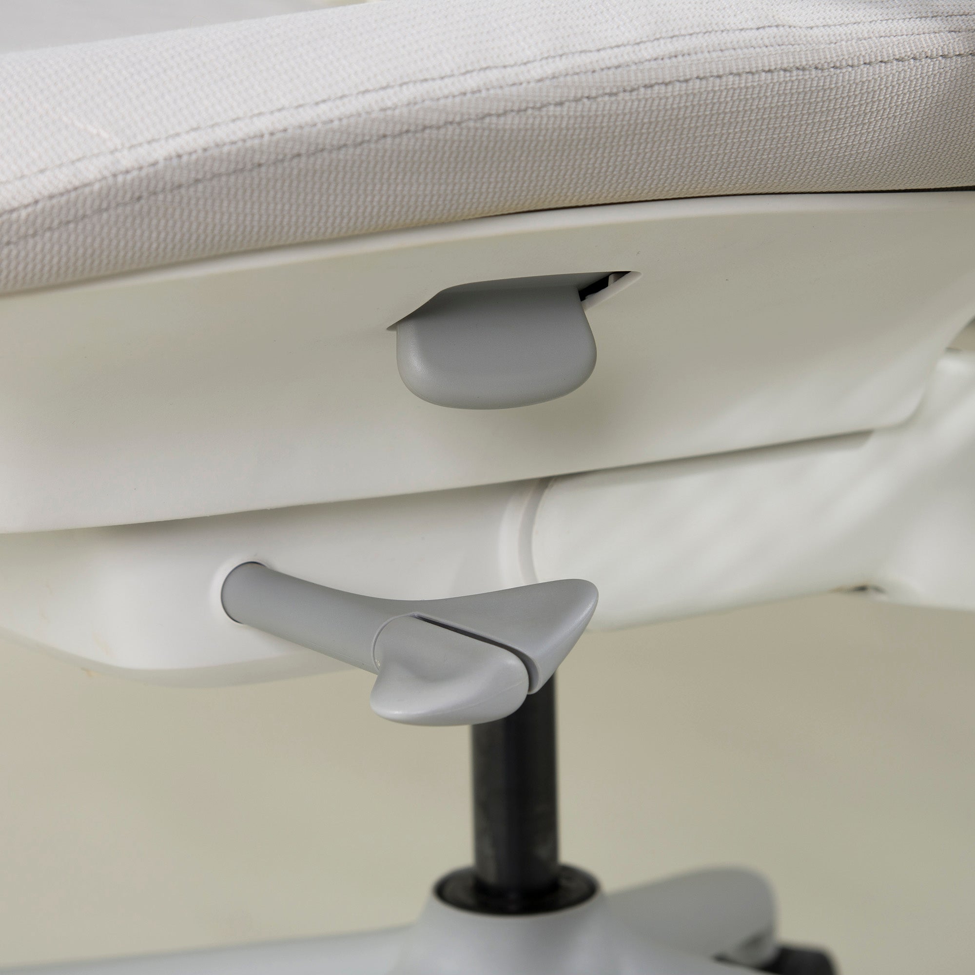 Herman Miller Sail Chair, White, Adjustable Arm, Old Model, Desk Chair, OA Chair, Remote