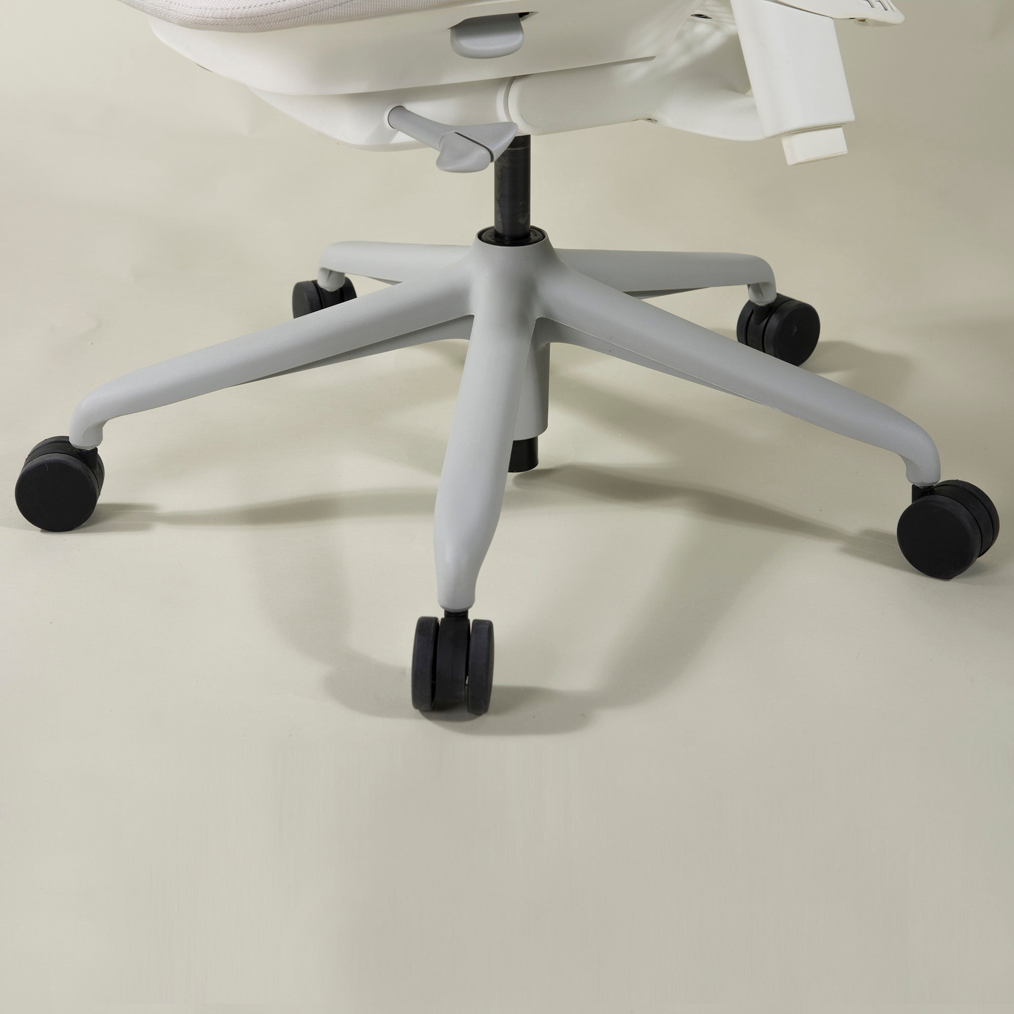 Herman Miller Sail Chair, White, Adjustable Arm, Old Model, Desk Chair, OA Chair, Remote