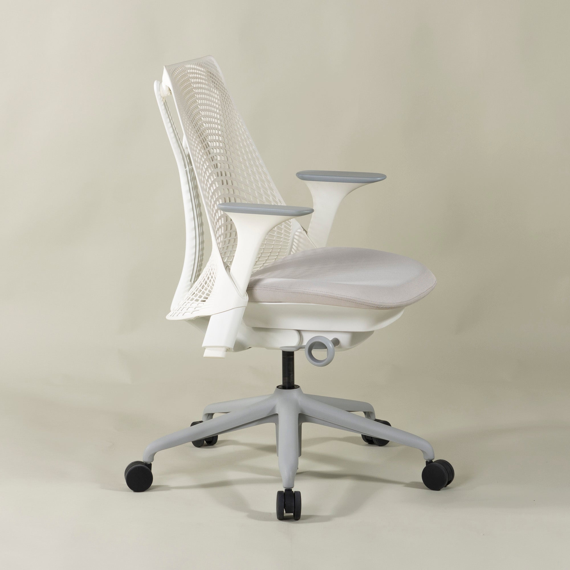 Herman Miller Sail Chair, White, Adjustable Arm, Old Model, Desk Chair, OA Chair, Remote