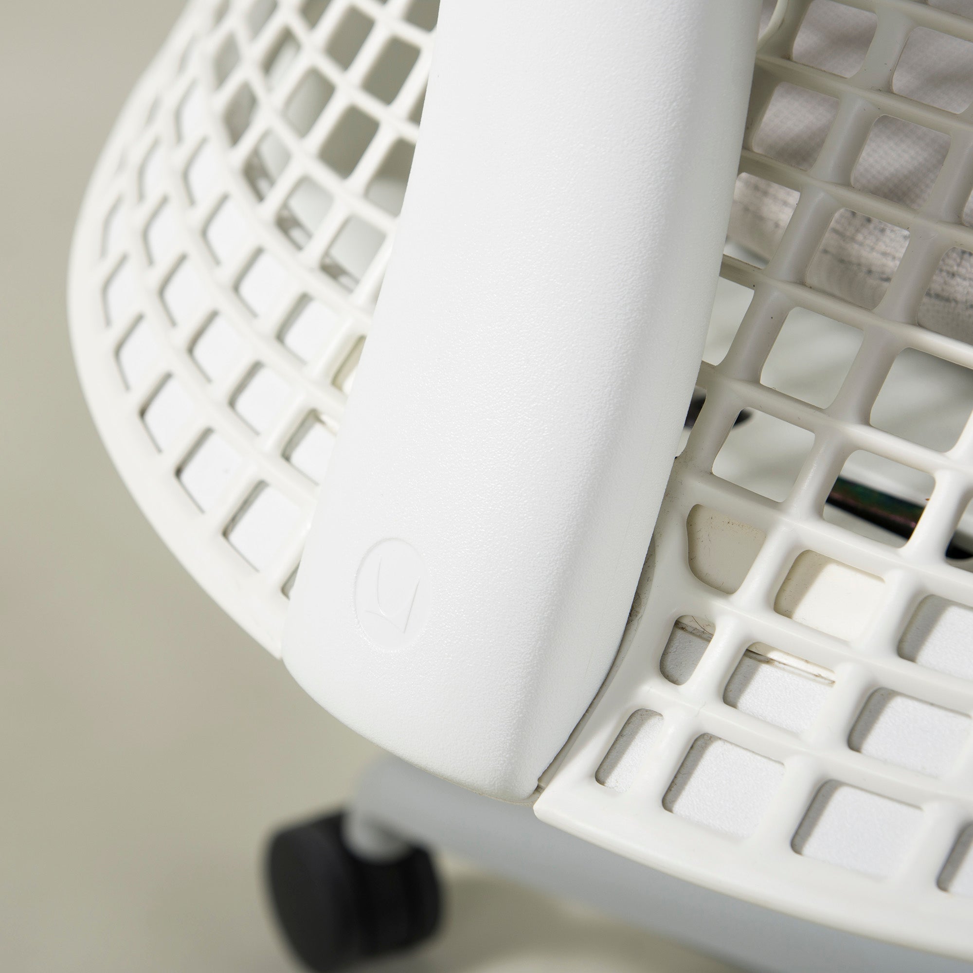 Herman Miller Sail Chair, White, Adjustable Arm, Old Model, Desk Chair, OA Chair, Remote