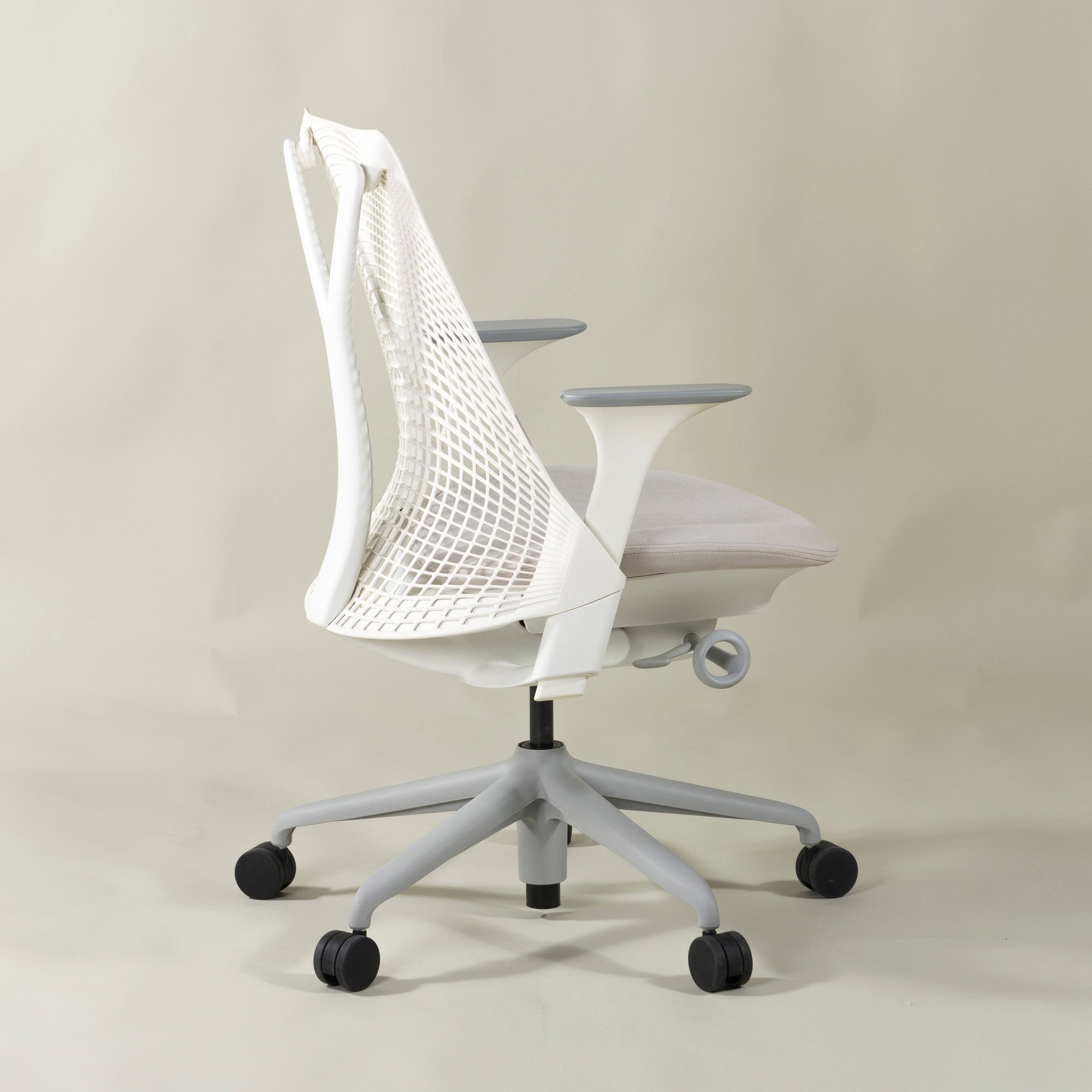 Herman Miller Sail Chair, White, Adjustable Arm, Old Model, Desk Chair, OA Chair, Remote