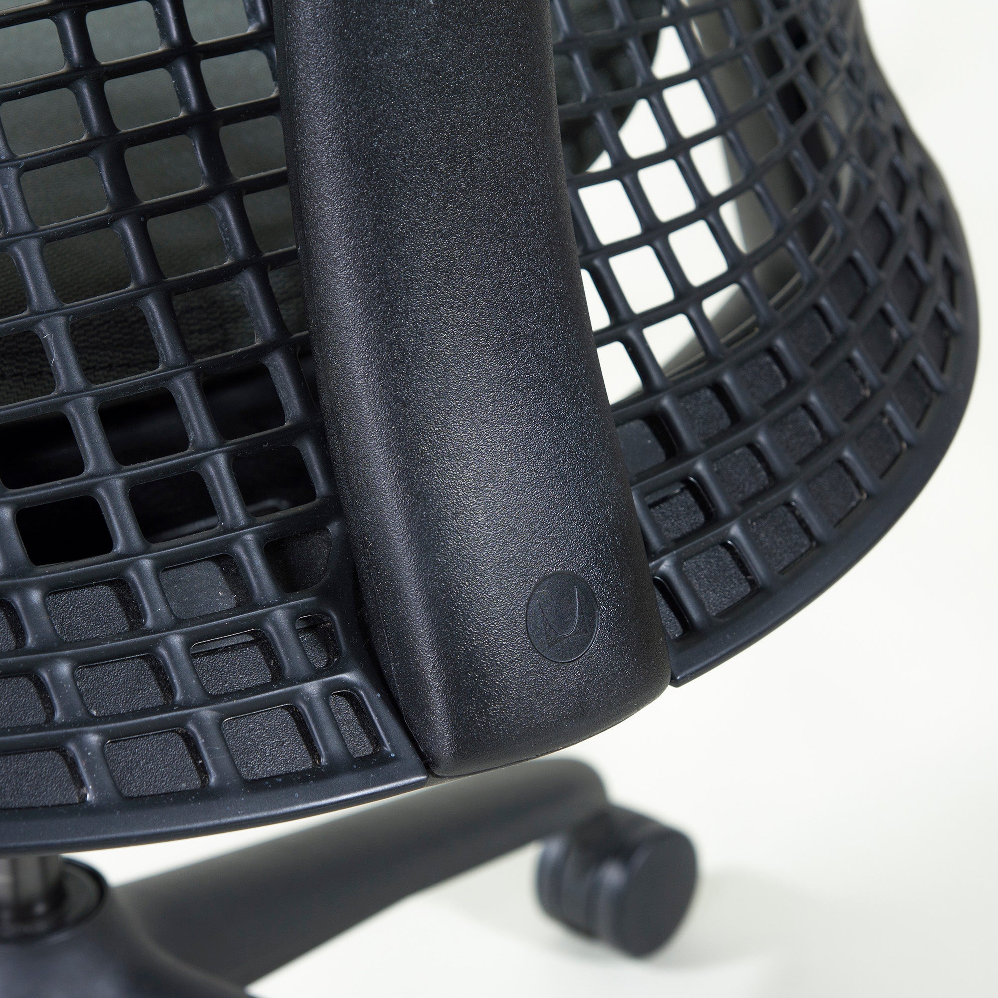Herman Miller Sail Chair, Black, Adjustable Arm, Old Model, Desk Chair, OA Chair, Remote