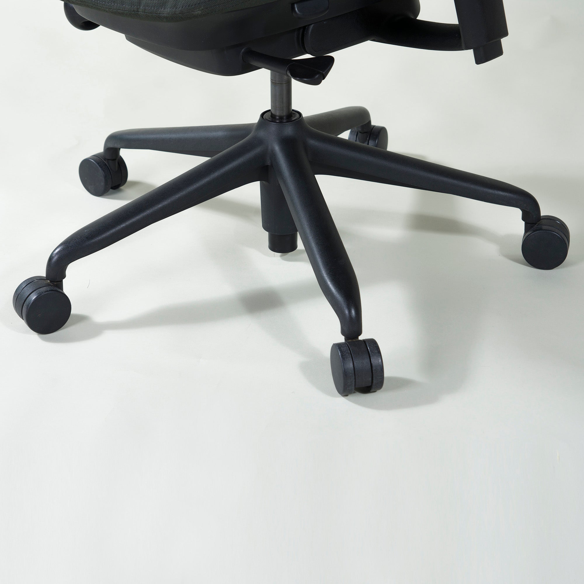 Herman Miller Sail Chair, Black, Adjustable Arm, Old Model, Desk Chair, OA Chair, Remote