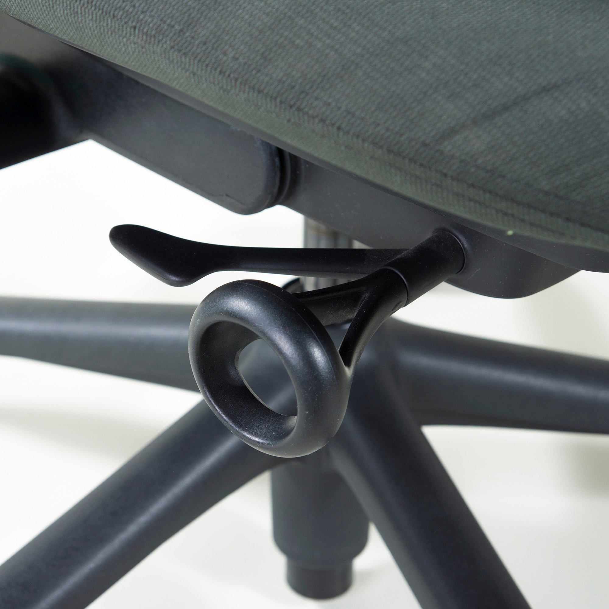 Herman Miller Sail Chair, Black, Adjustable Arm, Old Model, Desk Chair, OA Chair, Remote