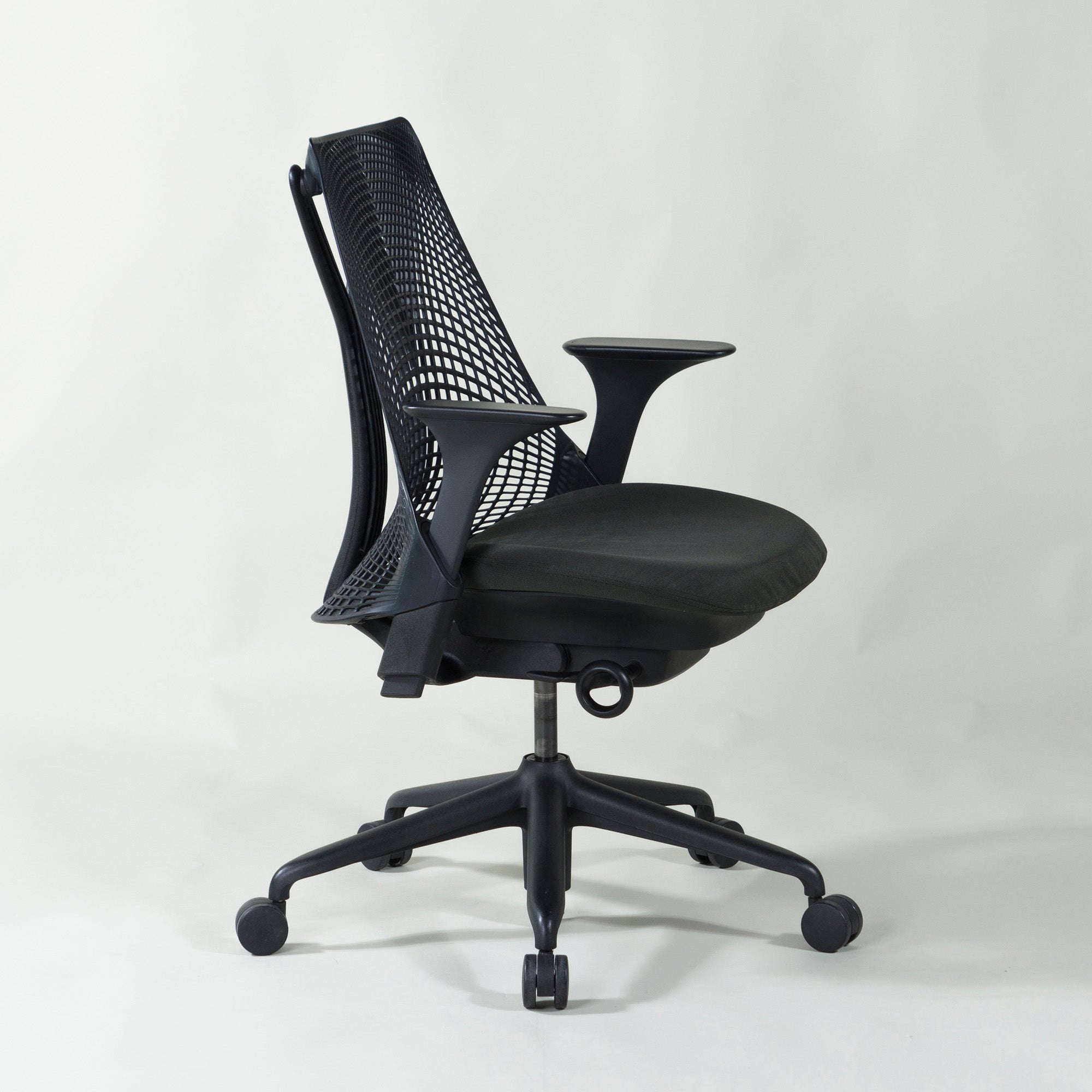 Herman Miller Sail Chair, Black, Adjustable Arm, Old Model, Desk Chair, OA Chair, Remote