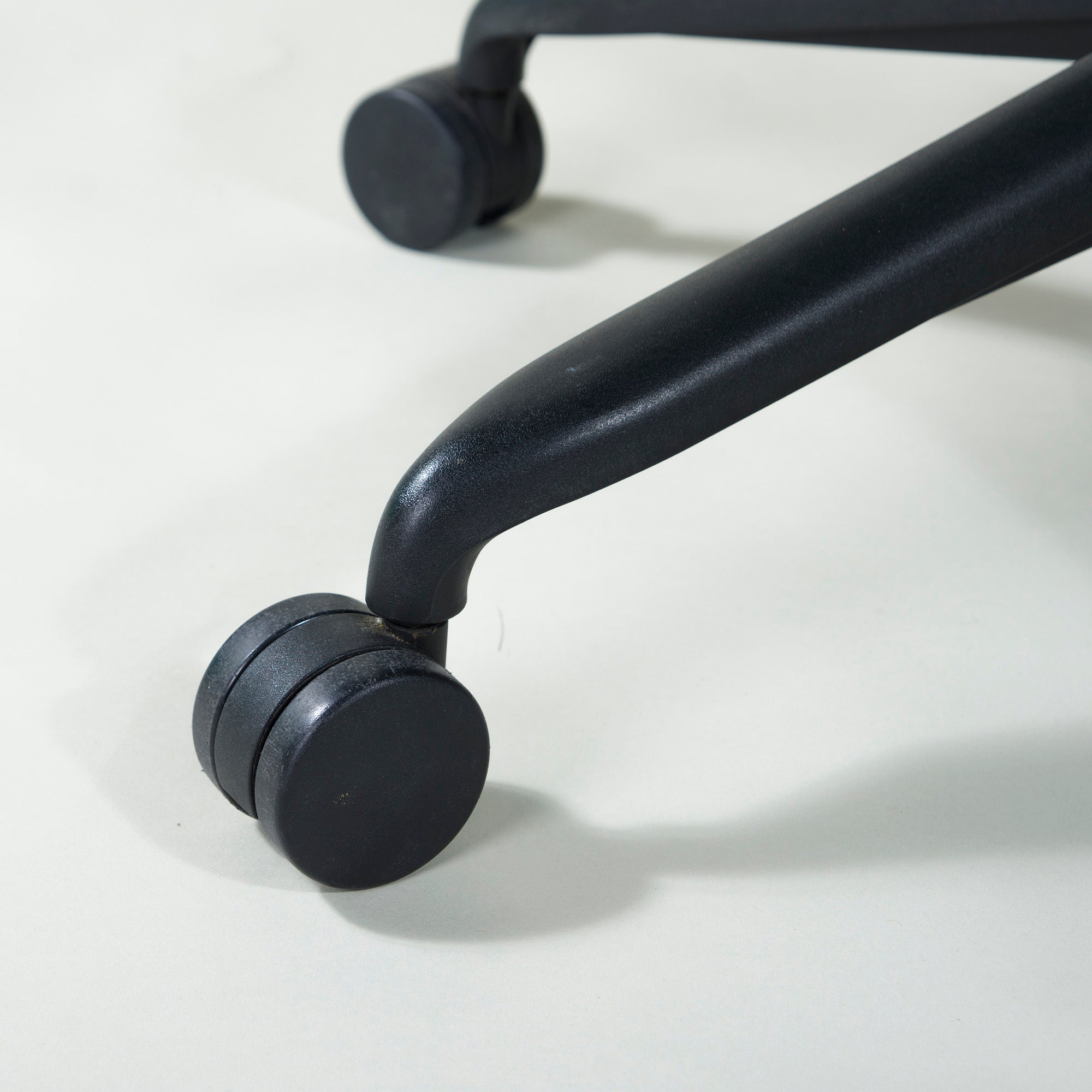 Herman Miller Sail Chair, Black, Adjustable Arm, Old Model, Desk Chair, OA Chair, Remote