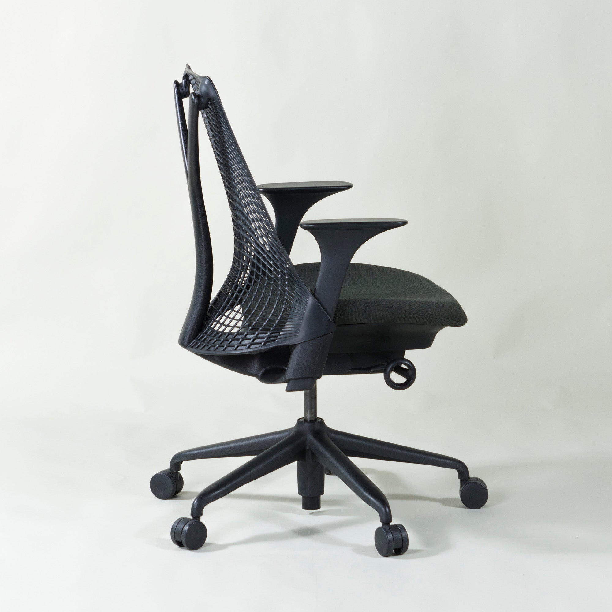 Herman Miller Sail Chair, Black, Adjustable Arm, Old Model, Desk Chair, OA Chair, Remote