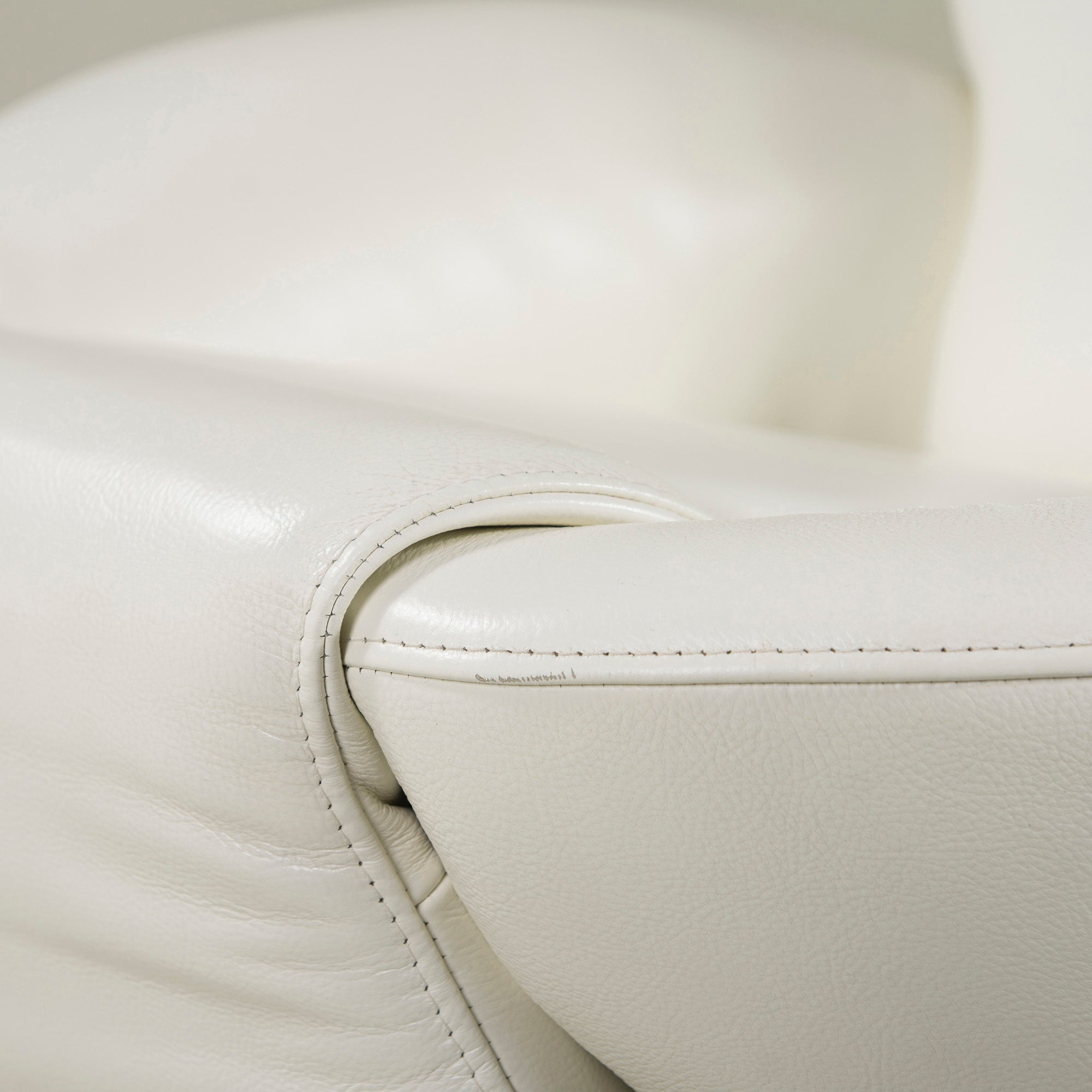 Cassina K10 DODO chaise longue leather reclining lounge chair one-seater sofa modern Toshiyuki Kita