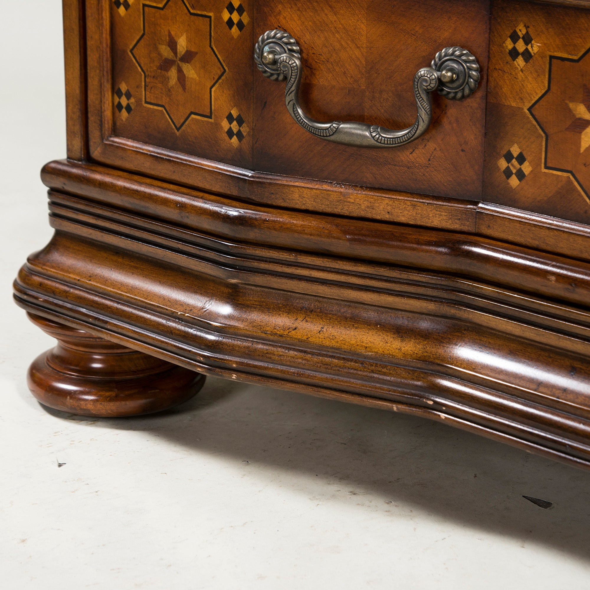 クラシックデザイン 4段チェスト Hooker Furniture社製 USヴィンテージ 収納家具 リビング収納 サイドボード 店舗什器