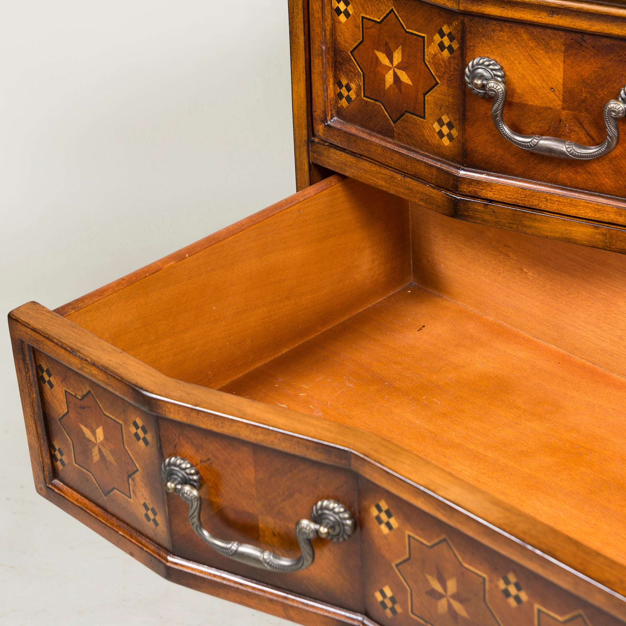 クラシックデザイン 4段チェスト Hooker Furniture社製 USヴィンテージ 収納家具 リビング収納 サイドボード 店舗什器