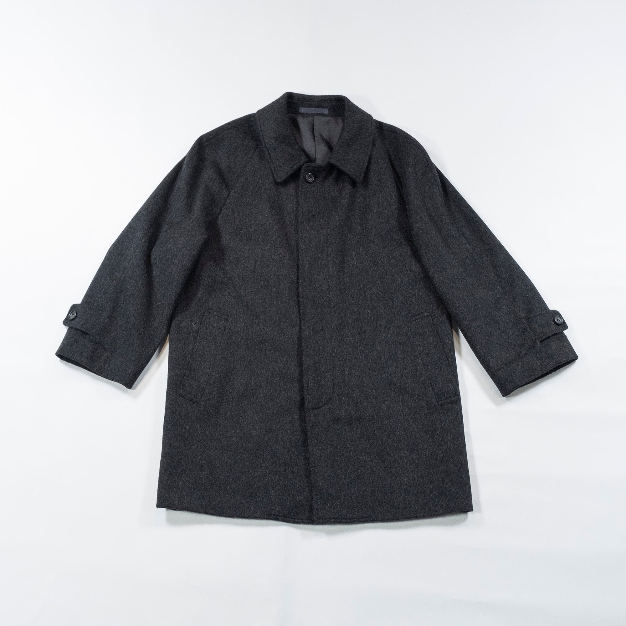 Pre-owned Italian pure cashmere Balmacaan coat in gray. Features a concealed placket, raglan sleeves, and a mid-length 100% cashmere lining. Men's fashion, outerwear, and coat.