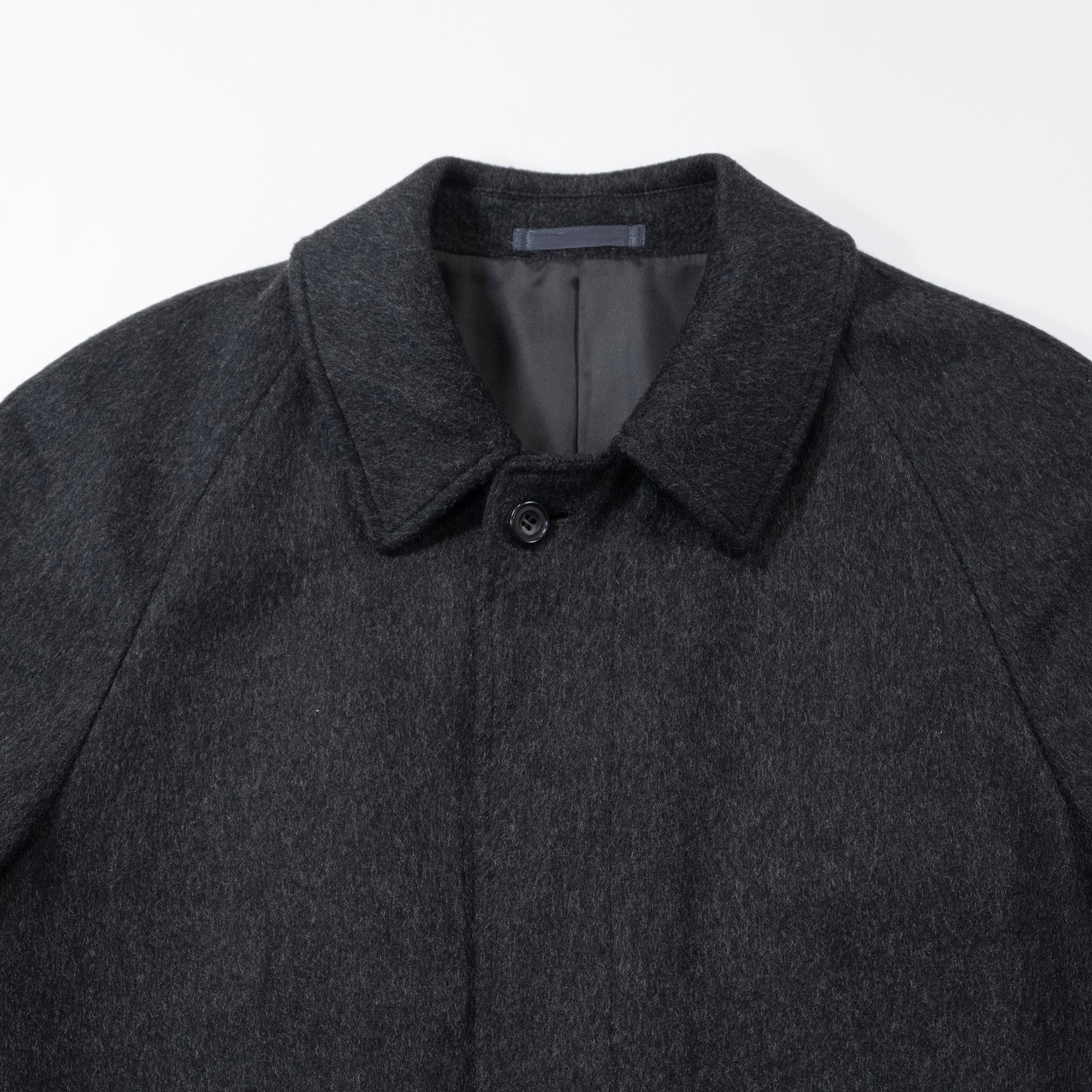 Pre-owned Italian pure cashmere Balmacaan coat in gray. Features a concealed placket, raglan sleeves, and a mid-length 100% cashmere lining. Men's fashion, outerwear, and coat.