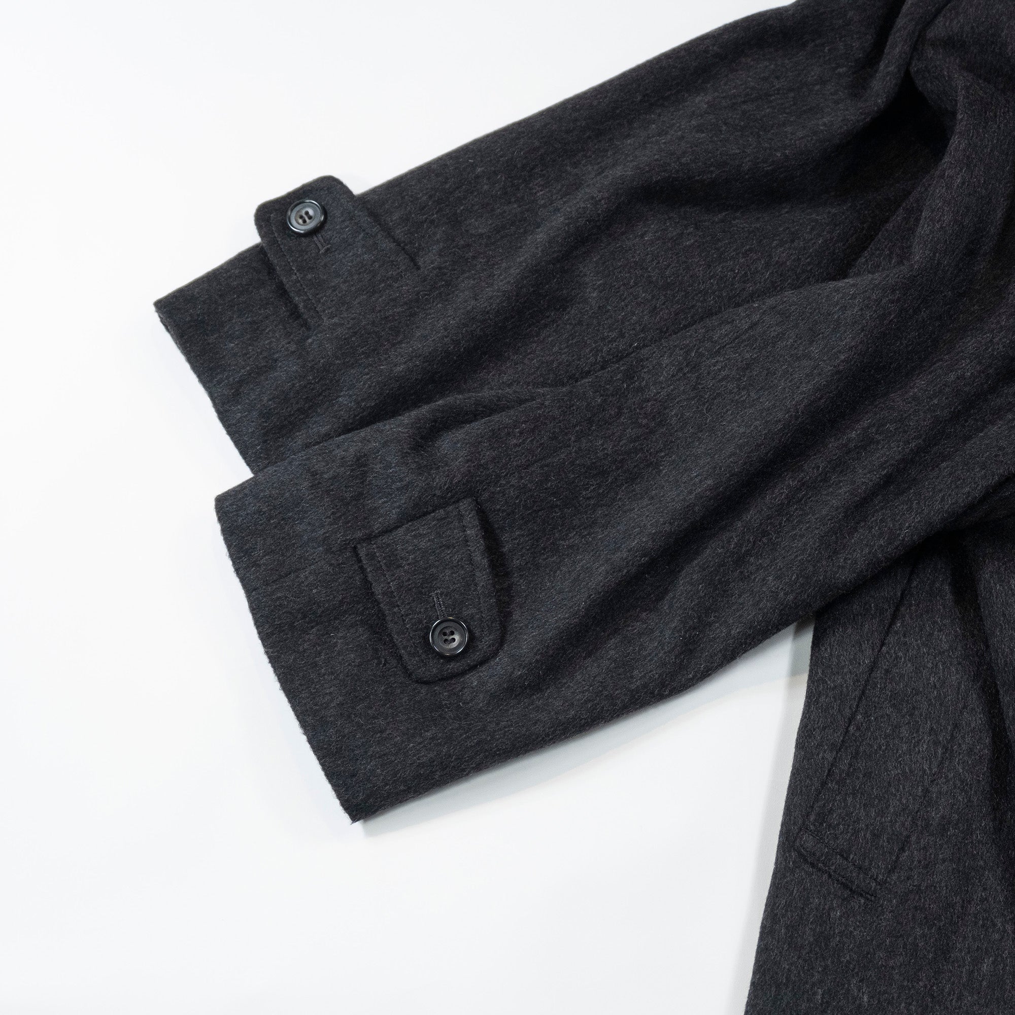 Pre-owned Italian pure cashmere Balmacaan coat in gray. Features a concealed placket, raglan sleeves, and a mid-length 100% cashmere lining. Men's fashion, outerwear, and coat.