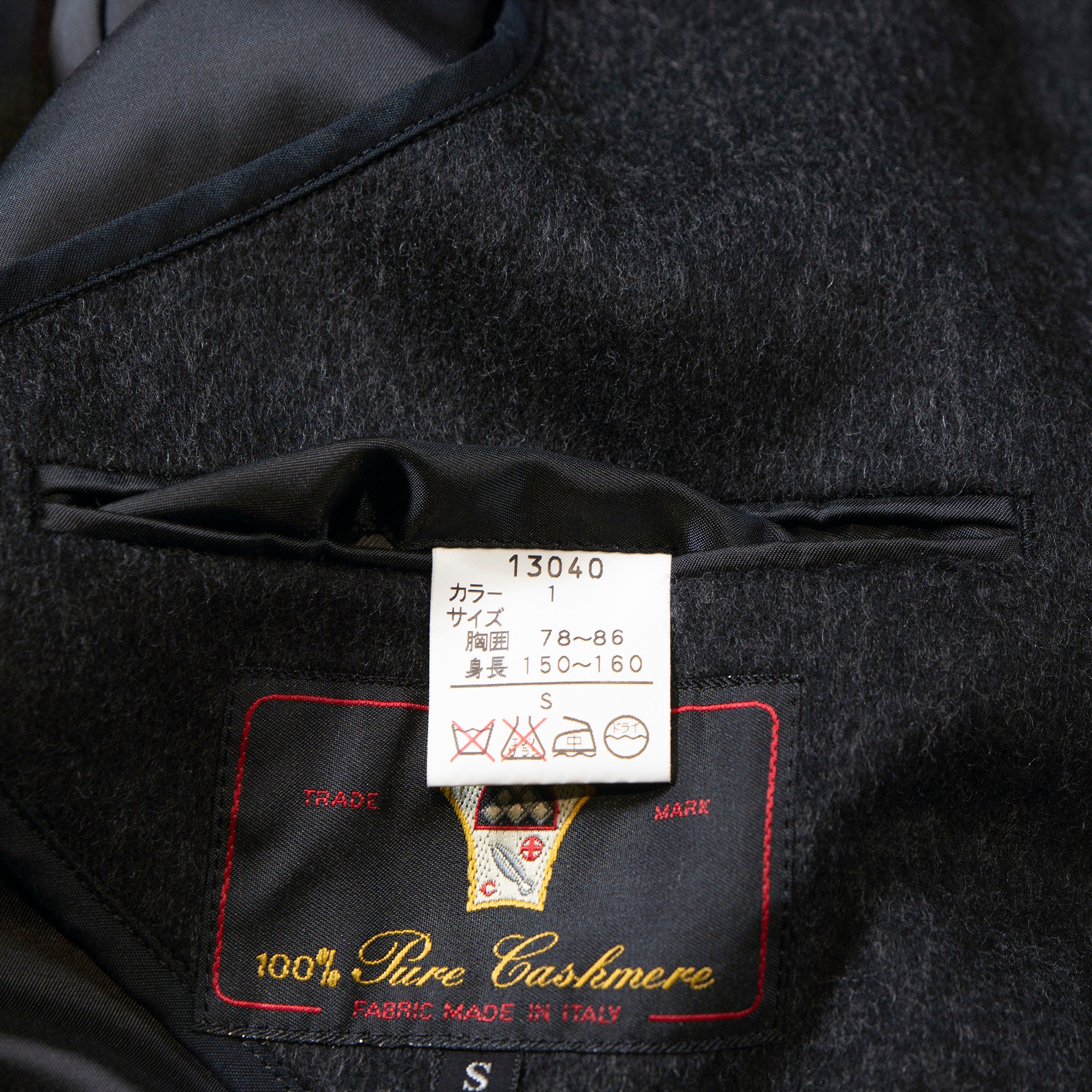 Pre-owned Italian pure cashmere Balmacaan coat in gray. Features a concealed placket, raglan sleeves, and a mid-length 100% cashmere lining. Men's fashion, outerwear, and coat.