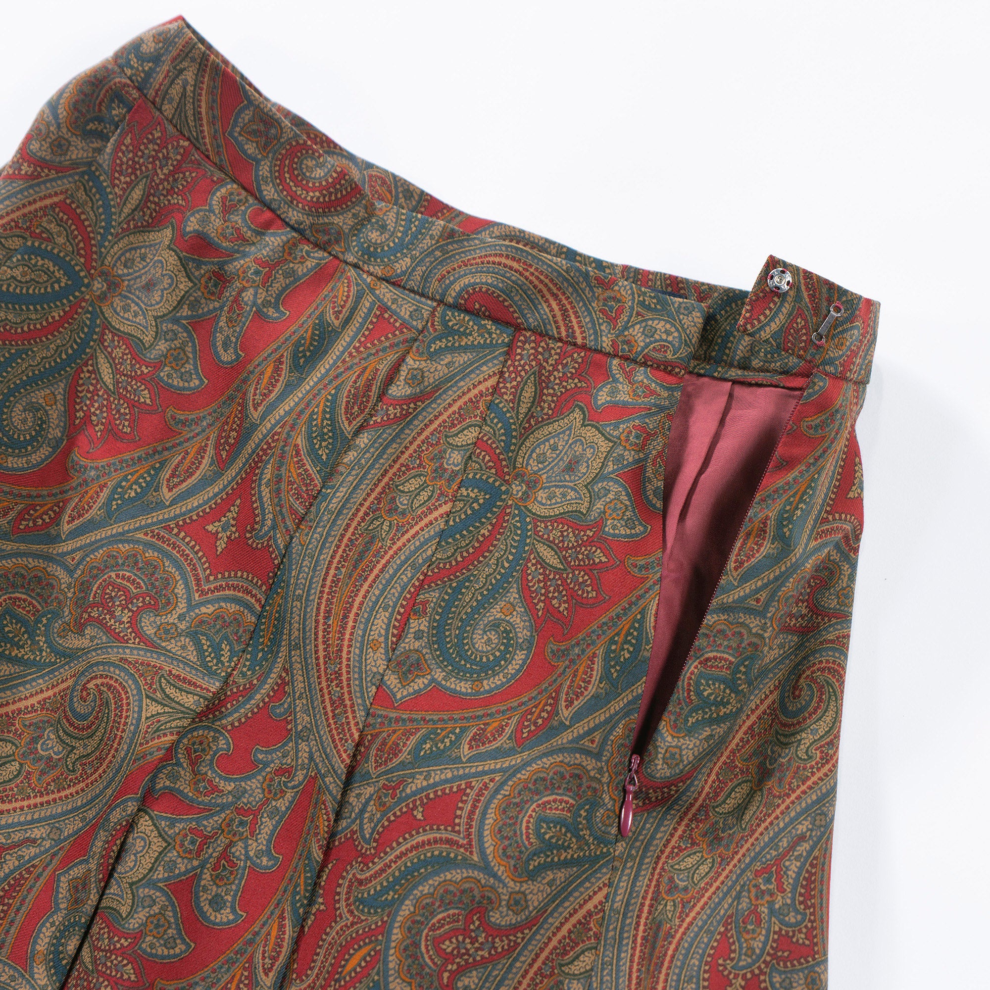 Pre-owned Burberry Paisley Flared Skirt, Made with Italian Fabric, Pleated Midi Length, Burberrys, 90s Women's Fashion, Patterned Bottoms, 90s.
