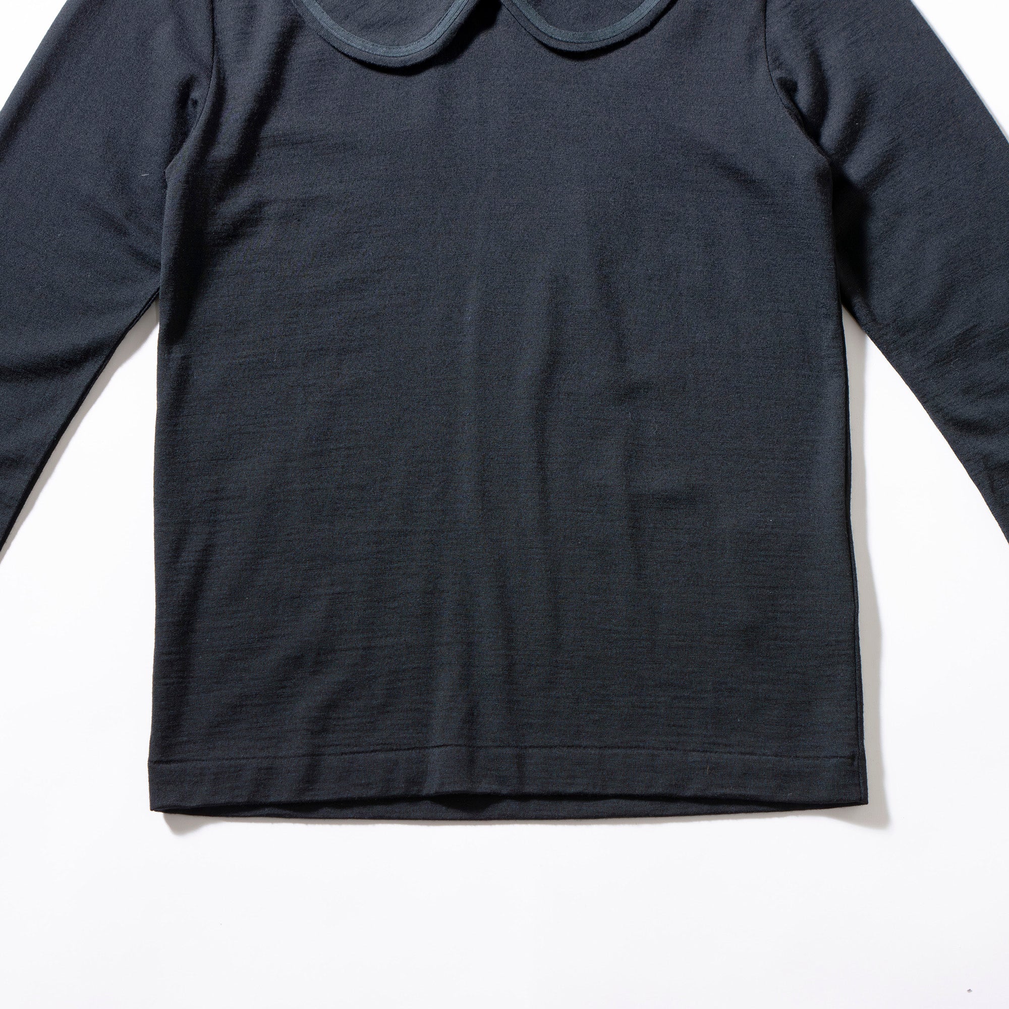 COMME des GARCONS COMME des GARCONS long-sleeved knit shirt with a Peter Pan collar, black, size XS, round collar.