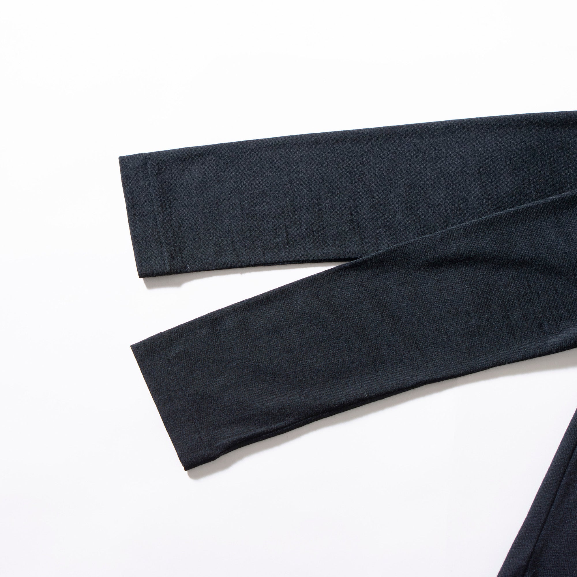 COMME des GARCONS COMME des GARCONS long-sleeved knit shirt with a Peter Pan collar, black, size XS, round collar.