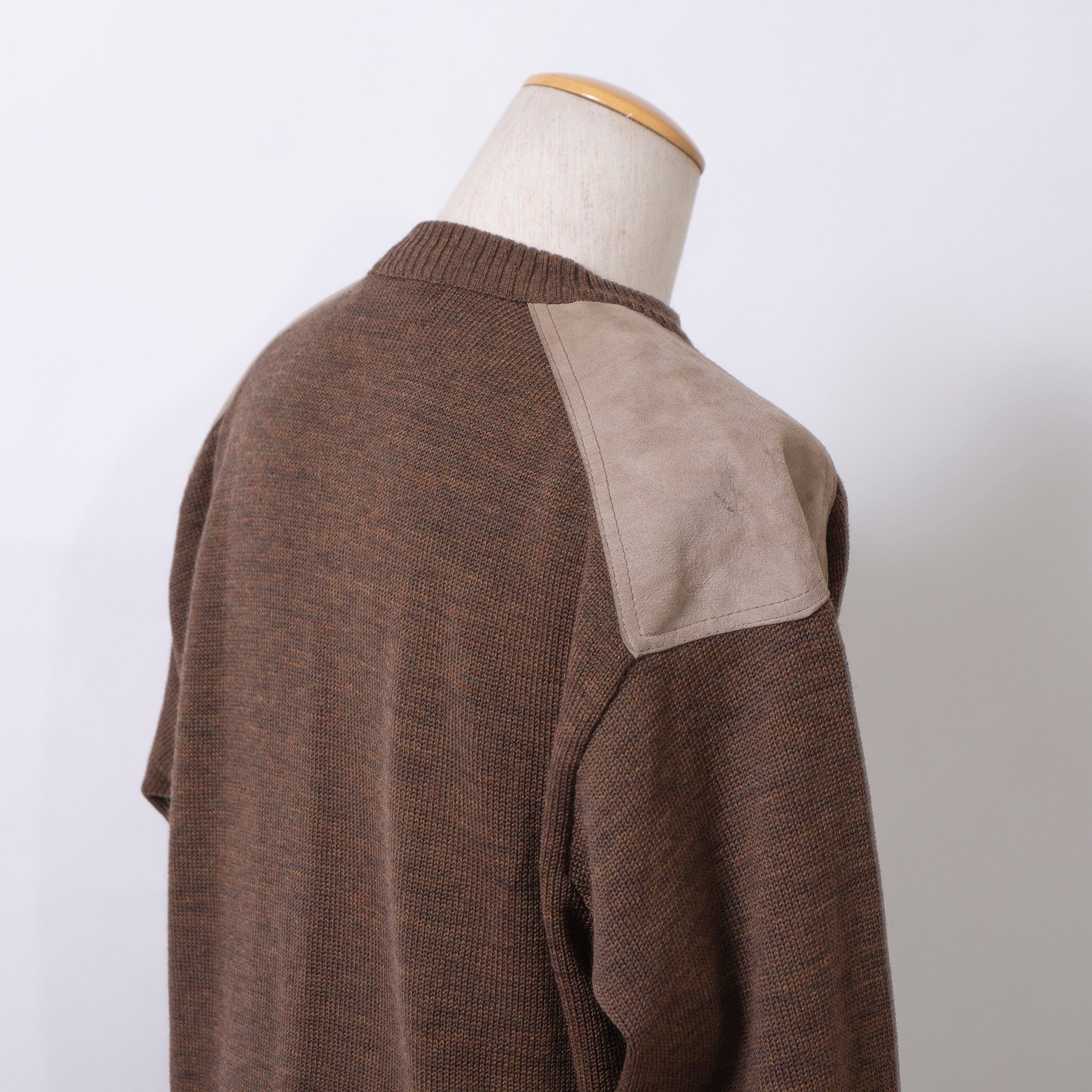Burberry cable knit sweater with suede accents, shoulder and elbow patches, and an embroidered logo. Brown, size L. Made in England. Wool. 90s. Men's.