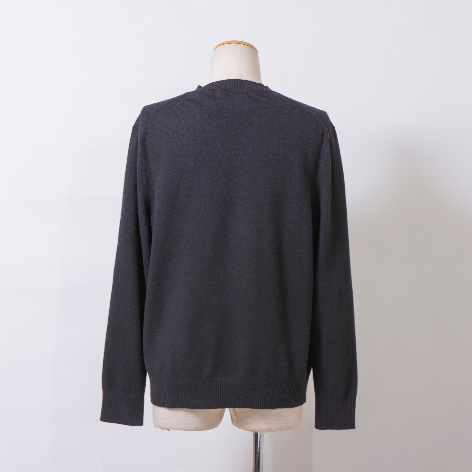 Calvin Klein V-neck knit sweater with logo embroidery and a single point, black, size L, unisex, long-sleeved top for men and women.