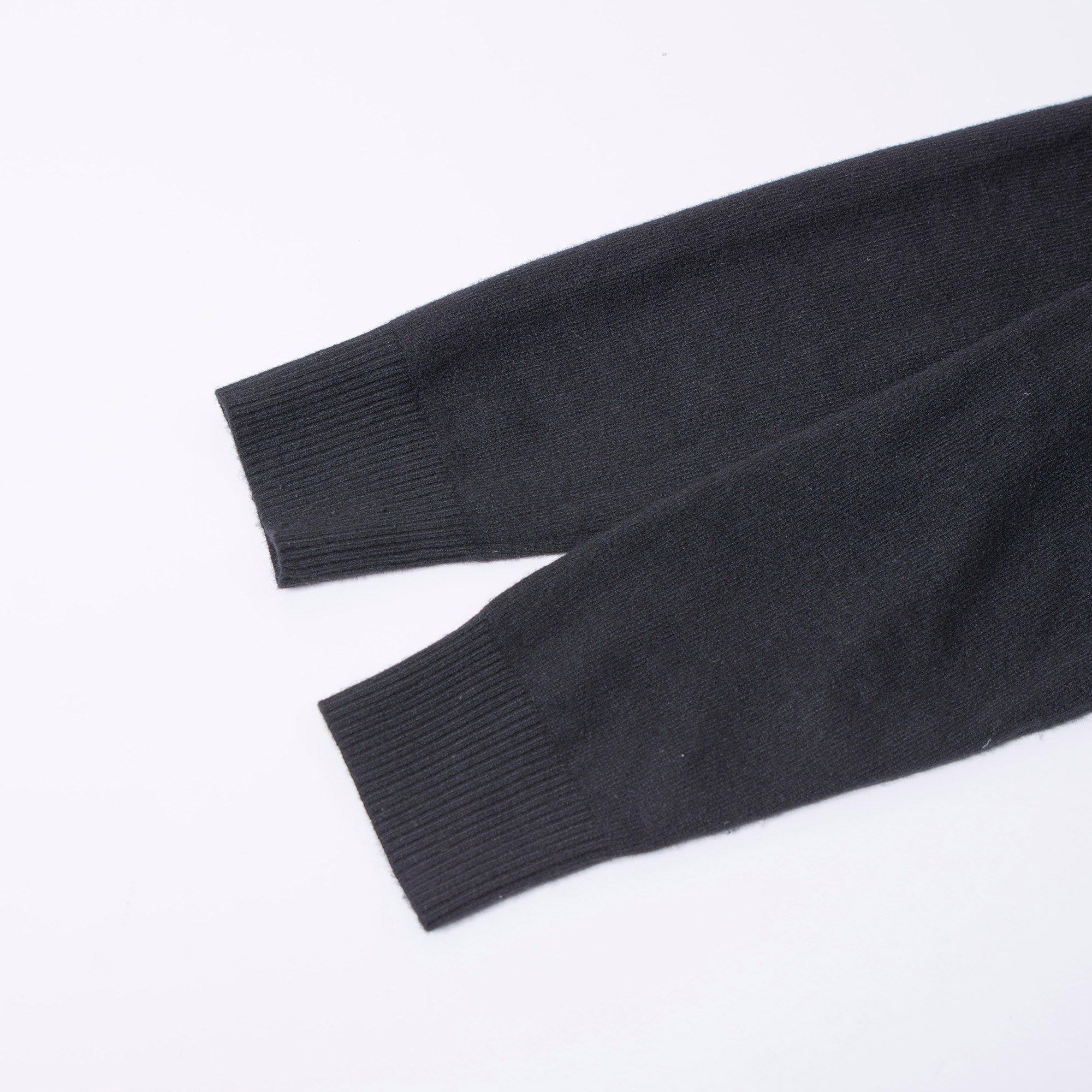 Calvin Klein V-neck knit sweater with logo embroidery and a single point, black, size L, unisex, long-sleeved top for men and women.