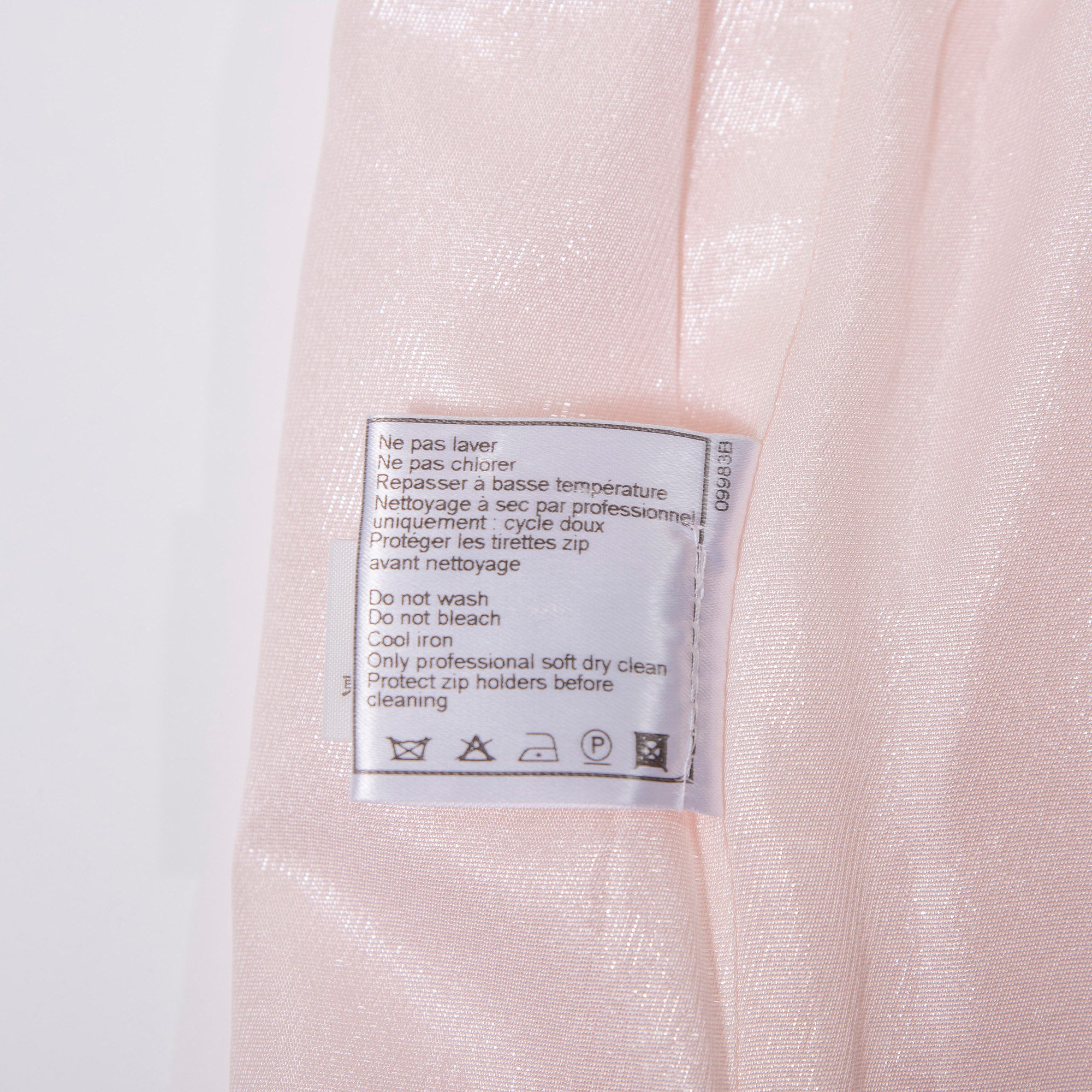 CHANEL Quilted Vest 00T Pink Sleeveless with Glitter, Size 38, Made in Italy, Women's Lightweight Outerwear, Vest, Waistcoat