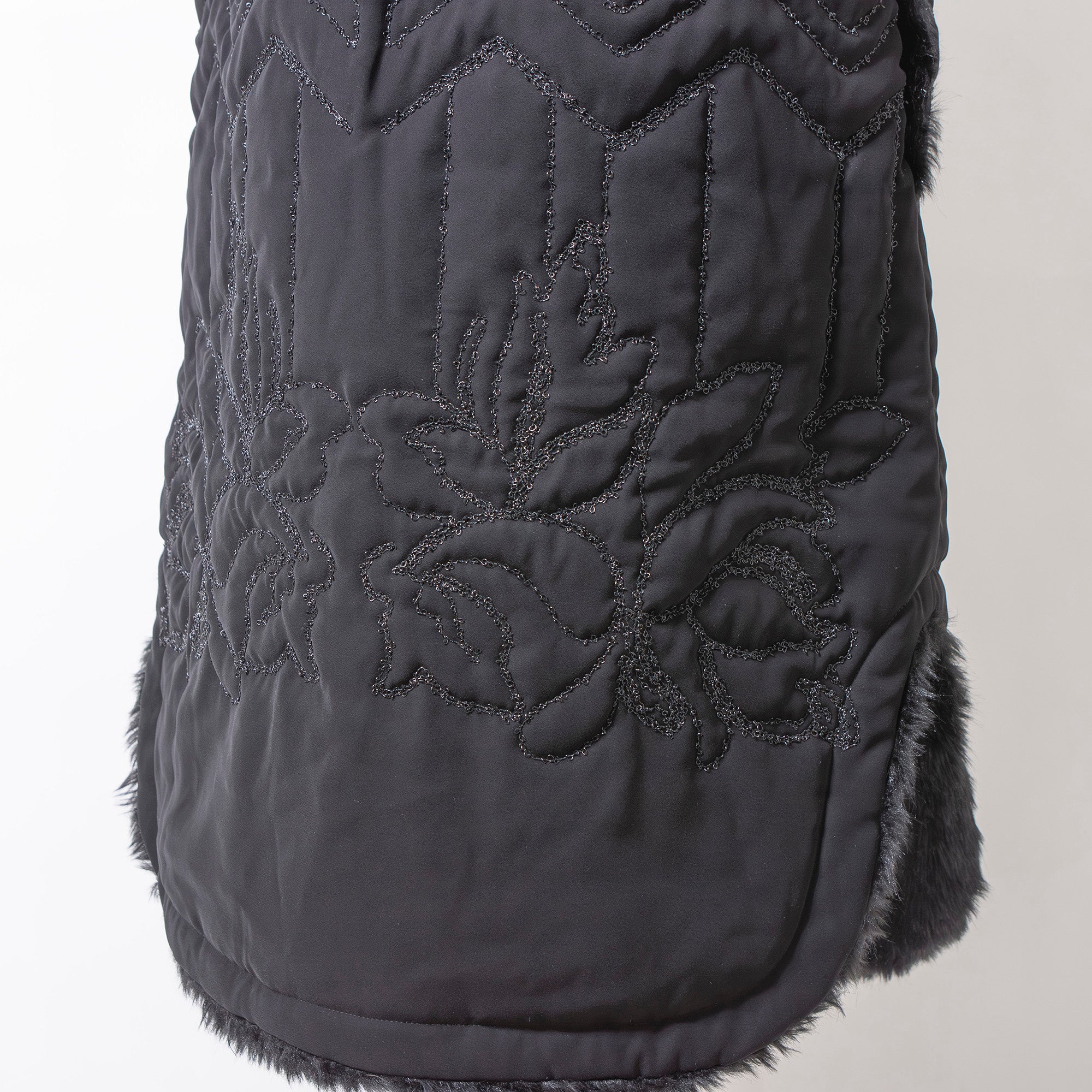 【古着】コムデギャルソン noir kei ninomiya AD2019 フラワーキルティング ベスト ノースリーブ ロング丈 ジレコート ブラック S 二宮啓 再構築 デザインベスト ファー切り替え レディース アウター ロングダウン ダウンベスト 日本製【中古】【ブランド古着】【USED】