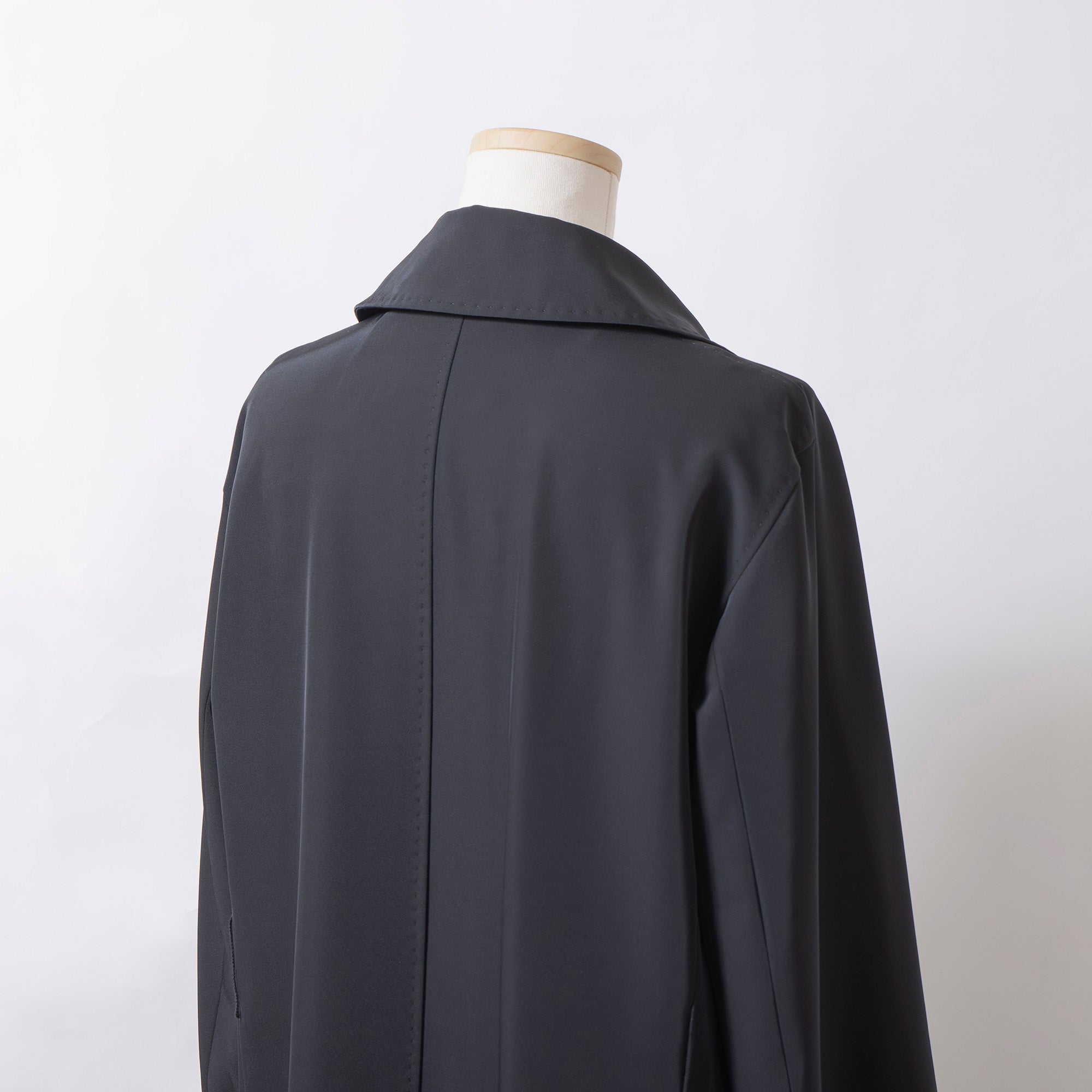 マックスマーラ MaxMara トレンチコート ダブル ブラック 光沢あり ステッチ イタリア製 ポリエステル ポリウレタン アウター ロングコート