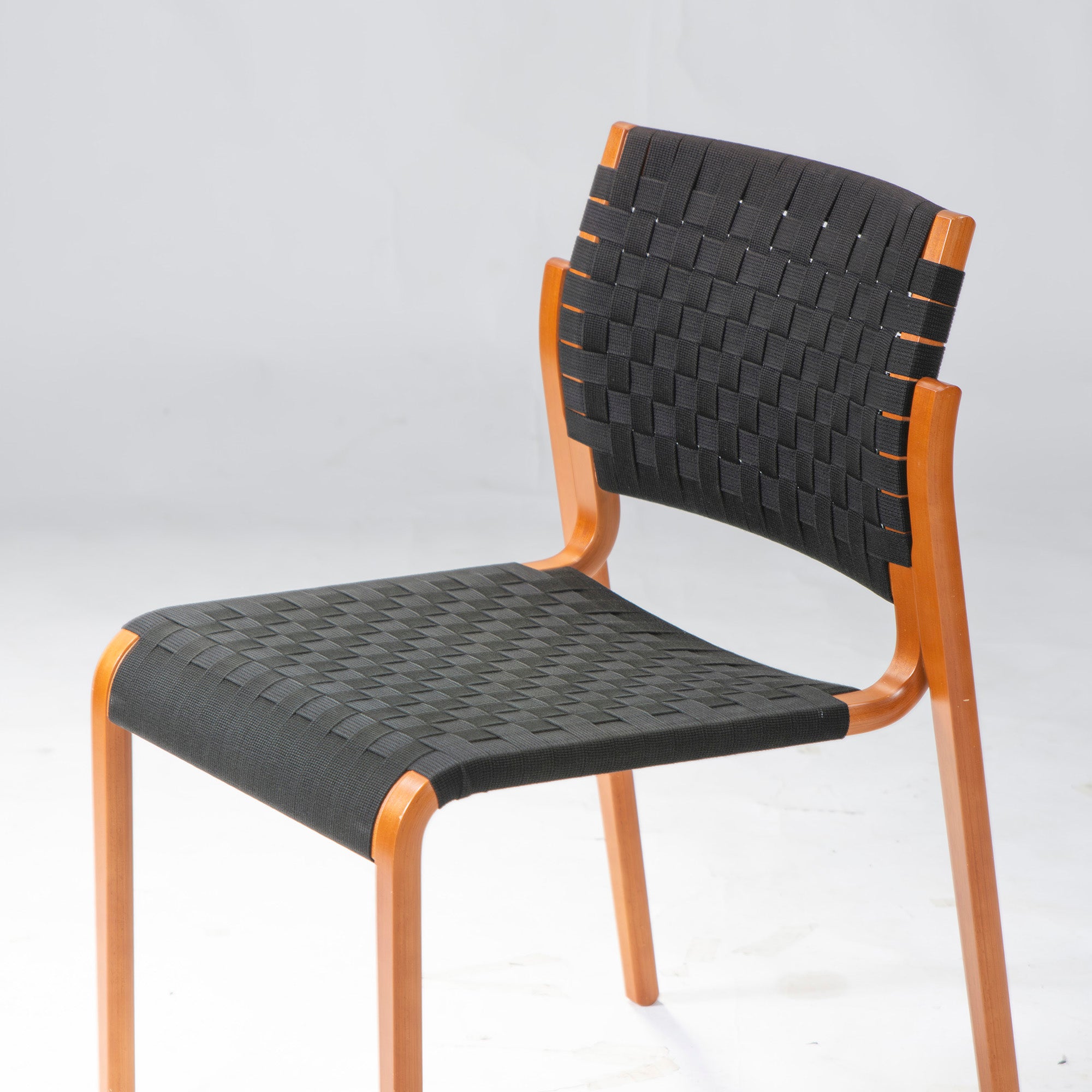 ダイニングチェア アルフレックス arflex NT SLIM エヌティースリム アームレスチェア ビーチ材(3)スタッキングチェア モダン