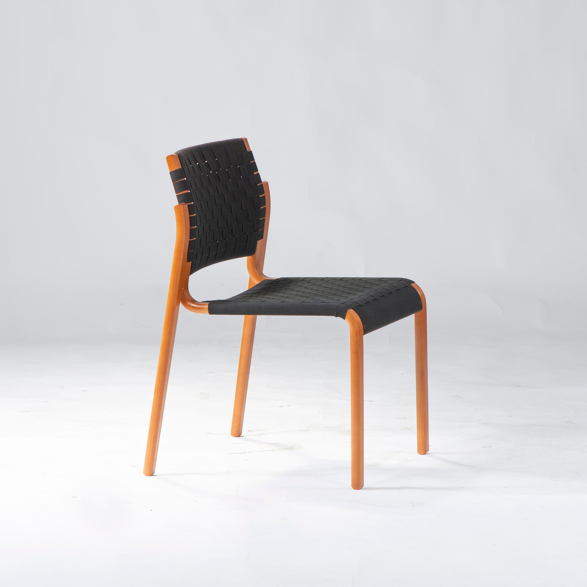 ダイニングチェア アルフレックス arflex NT SLIM エヌティースリム アームレスチェア ビーチ材(3)スタッキングチェア モダン