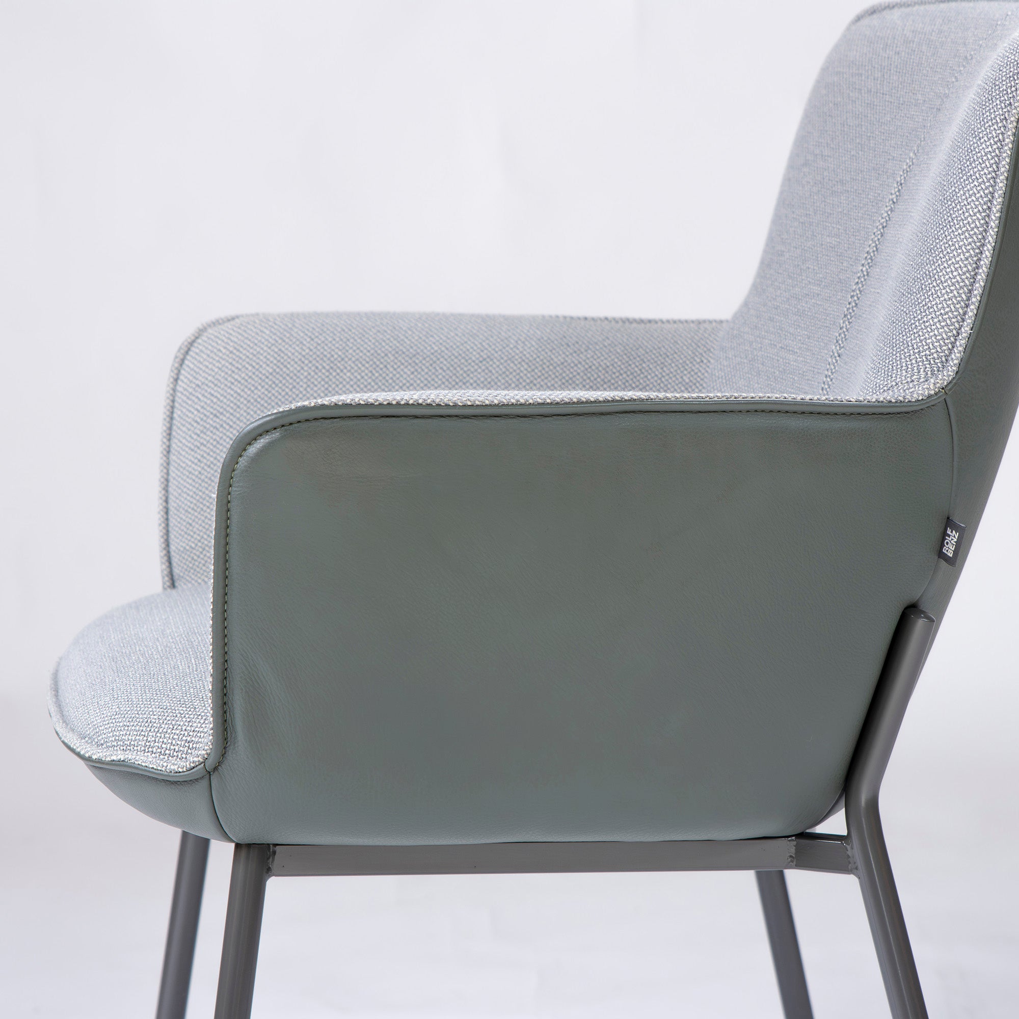 ダイニングチェア ROLF BENZ ロルフベンツ 655(2) レザー ファブリック スチールレッグ モダン ドイツ製 ラグジュアリー おしゃれ 定価31万