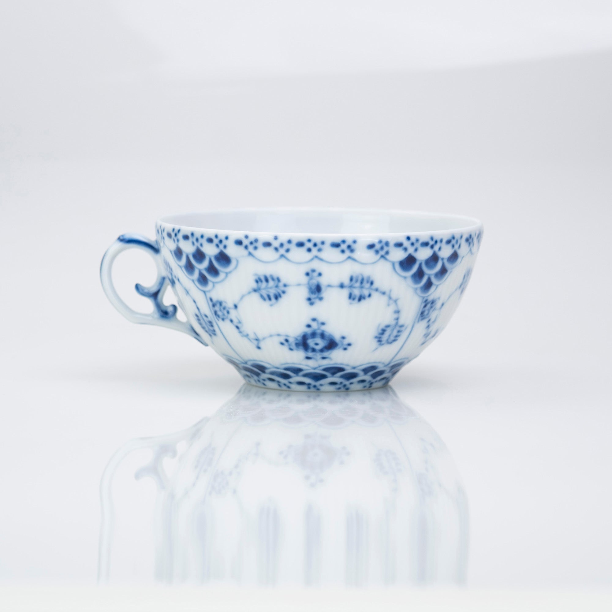未使用品 ロイヤルコペンハーゲン ブルーフルーテッド フルレース19cm 1枚 ブルーフルーテッド フルレース プレート 19cm|ロイヤル