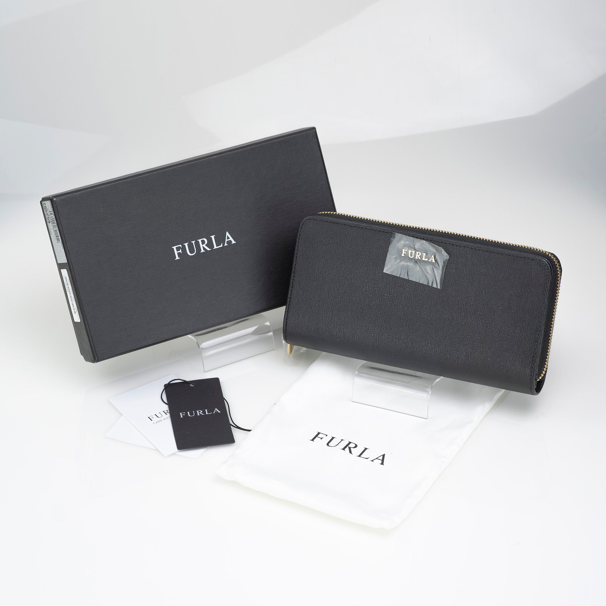 FURLA BABYLON long wallet in Saffiano leather with a round zipper, black, excellent condition, box and dust bag included