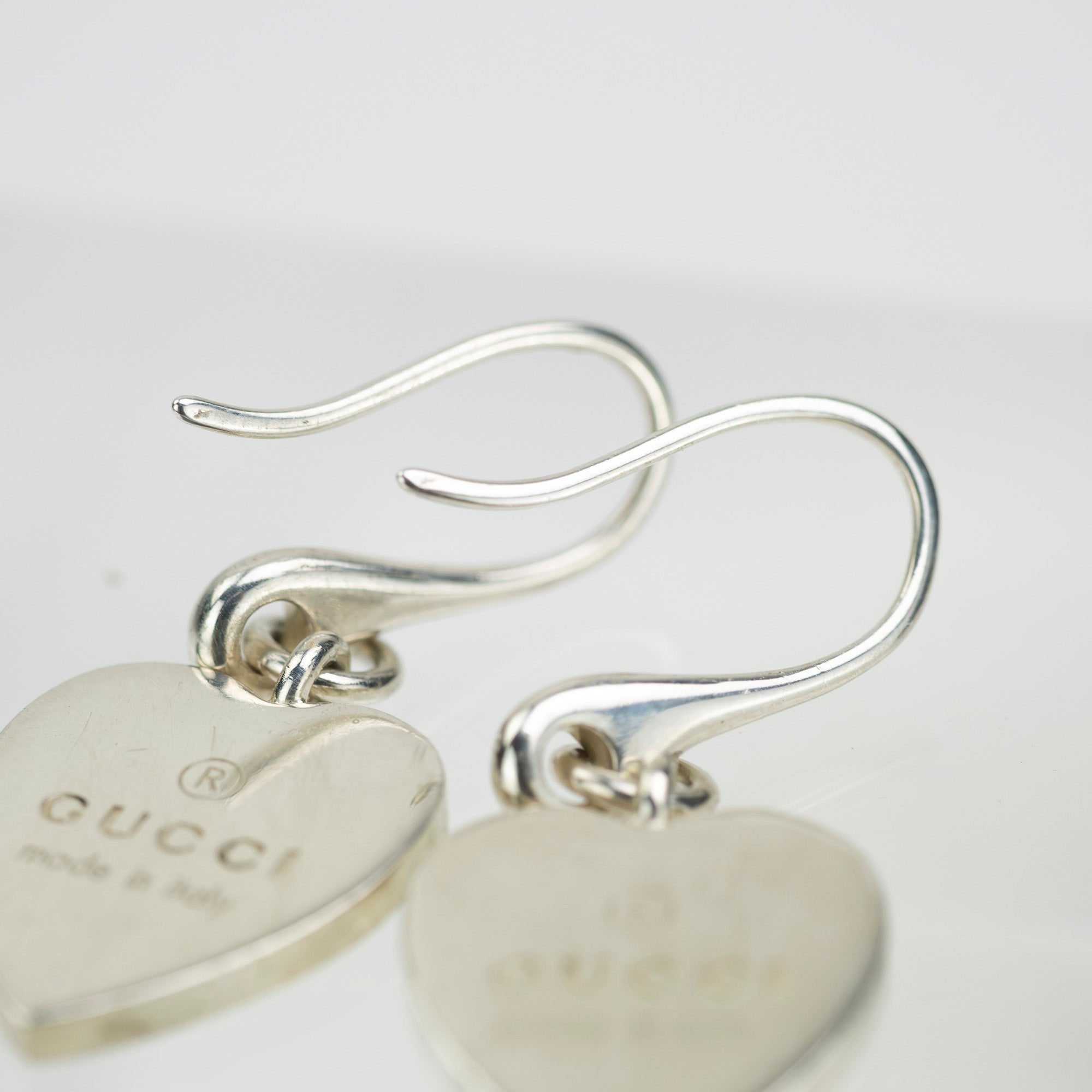 GUCCI グッチ トレードマーク ハートモチーフ ピアス Ag925 定番 楽天市場】【ギフト品質】グッチ GUCCI フック ピアス トレード