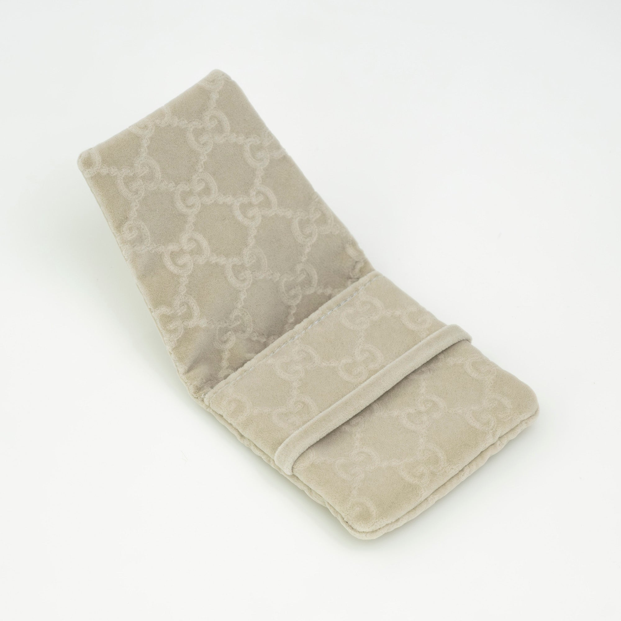 GUCCI ハートプレート　フックピアス　シルバー925 箱・保存袋・カード GUCCI ハートプレート フックピアス シルバー925 箱・保存袋