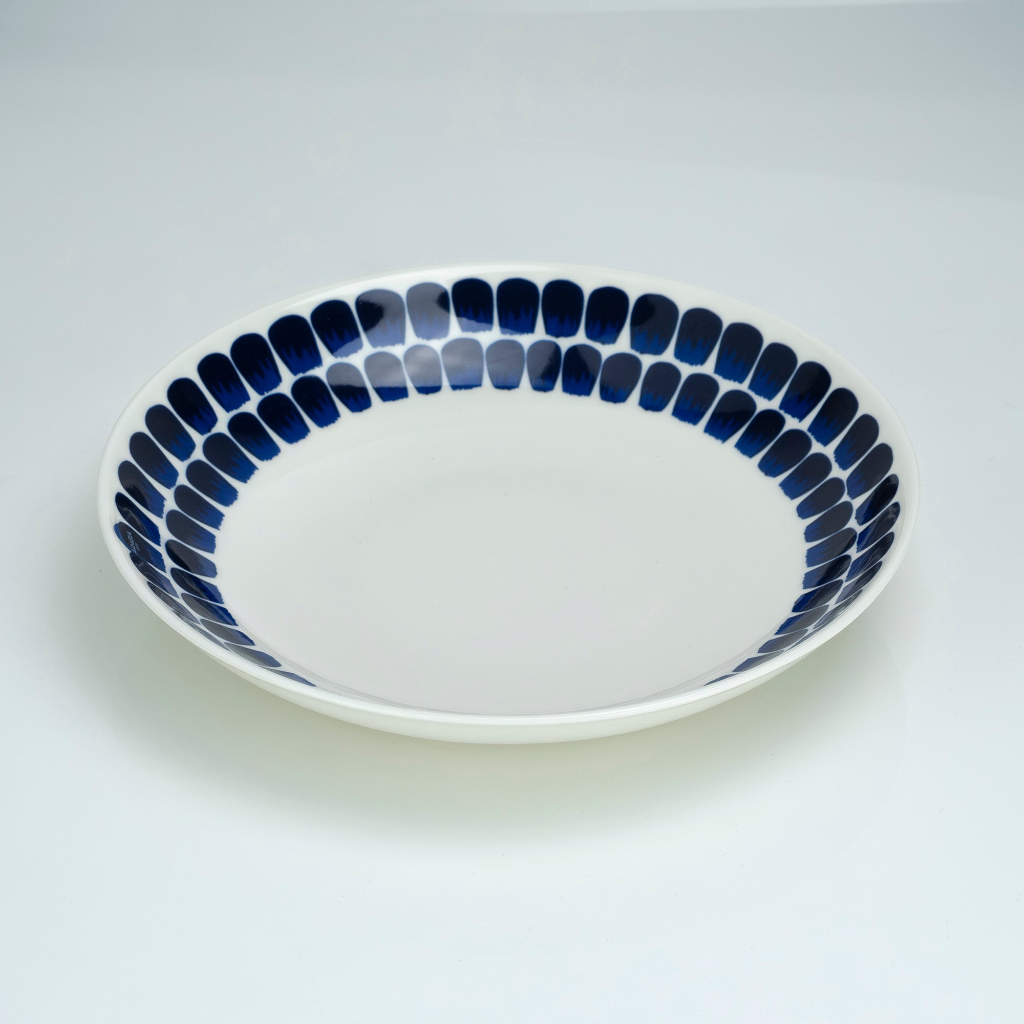 Arabia Tuokio 24h Deep Plate, 24cm, Scandinavian Style, Excellent Condition, Sticker Included (1)