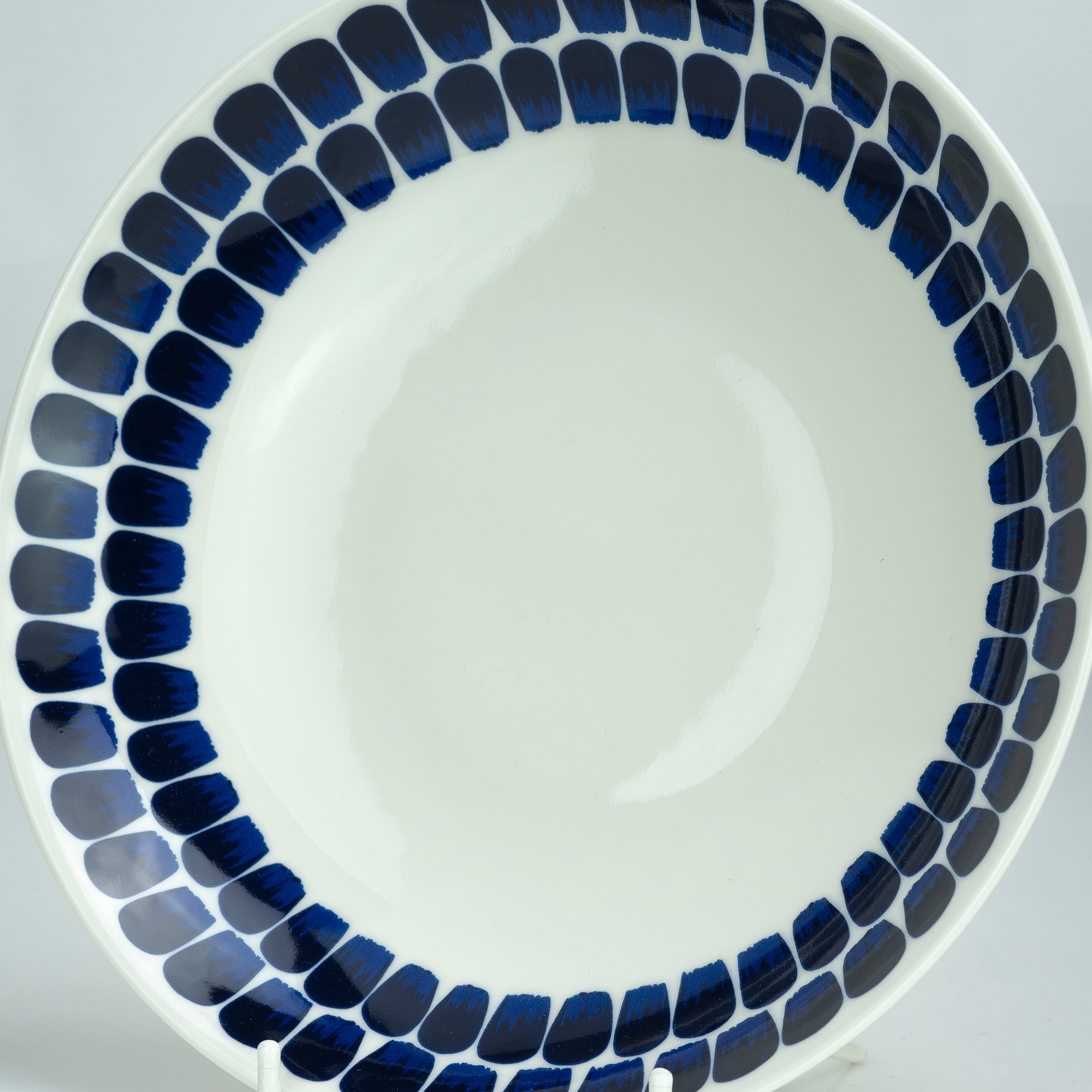 Arabia Tuokio 24h Deep Plate, 24cm, Scandinavian Style, Excellent Condition, Sticker Included (1)