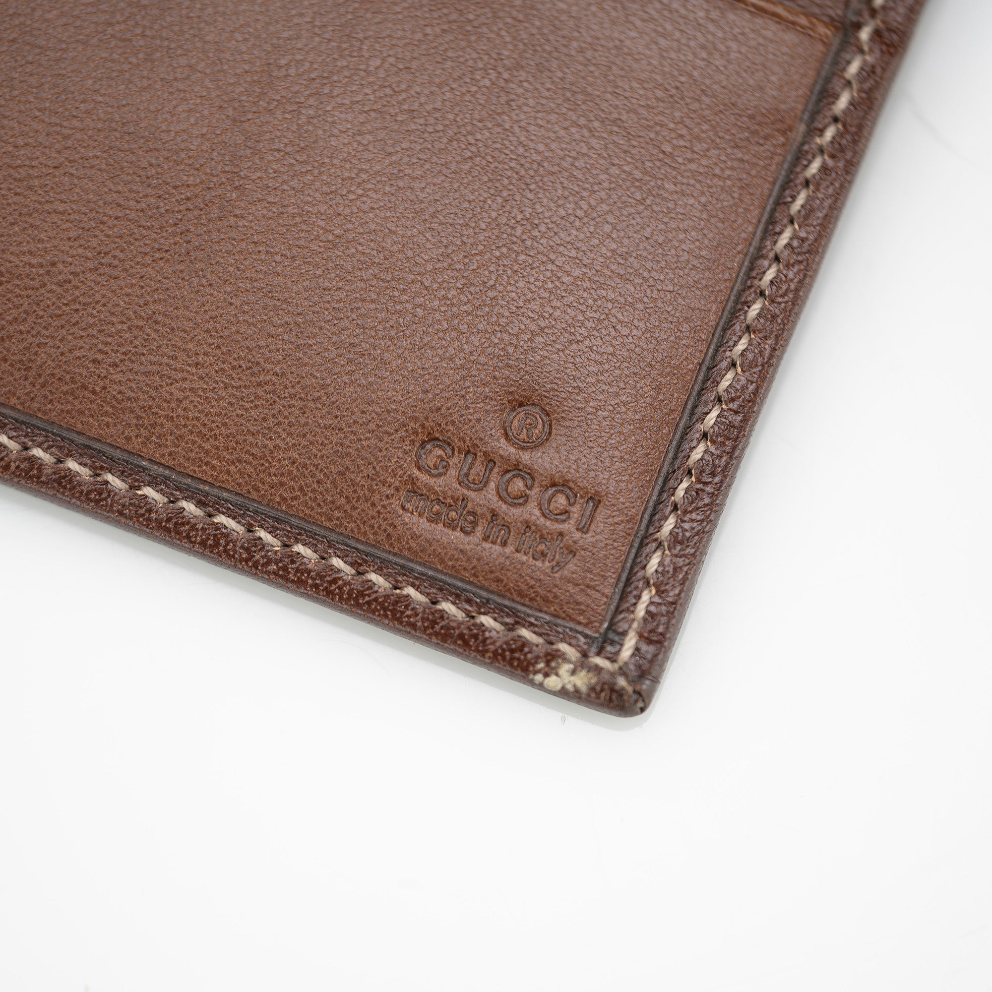 グッチ GUCCI 二つ折り 札入れ レザー ウォレット ブラウン ロゴ刻印 メンズ 【美品・箱付】