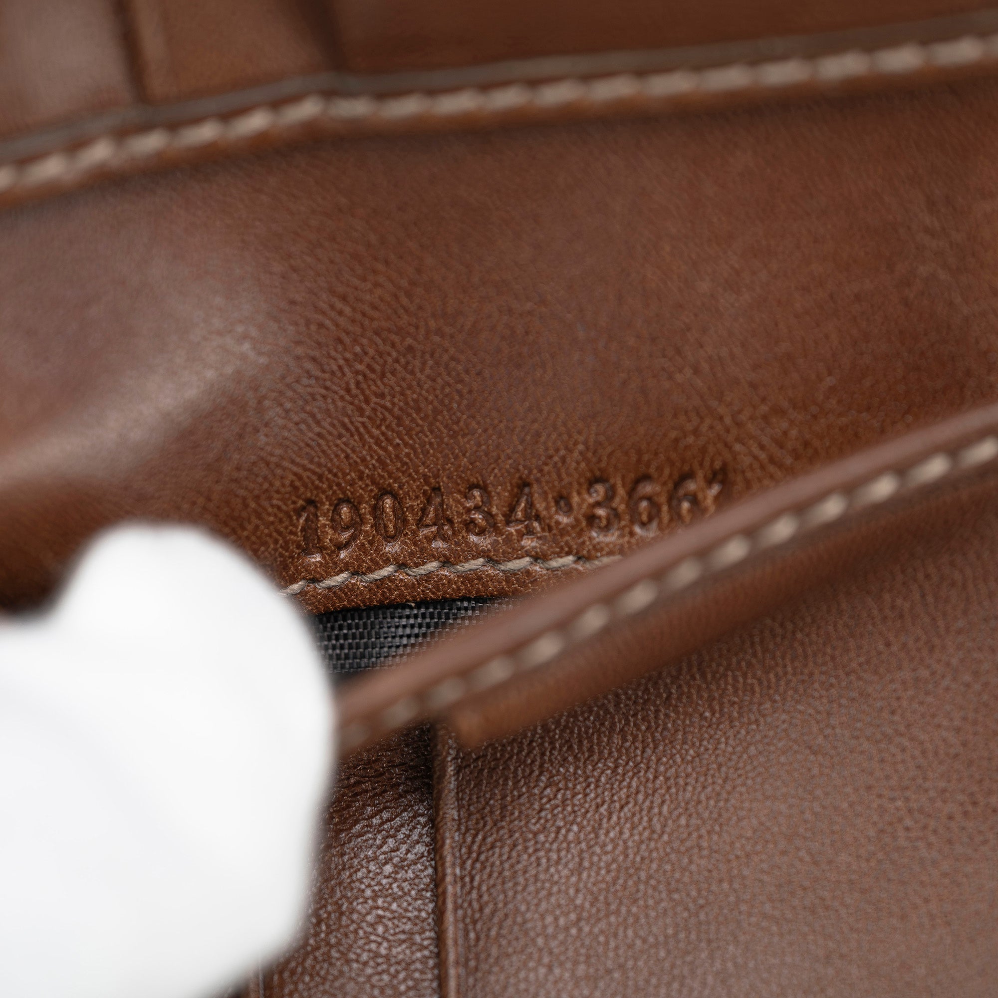 グッチ GUCCI 二つ折り 札入れ レザー ウォレット ブラウン ロゴ刻印 メンズ 【美品・箱付】