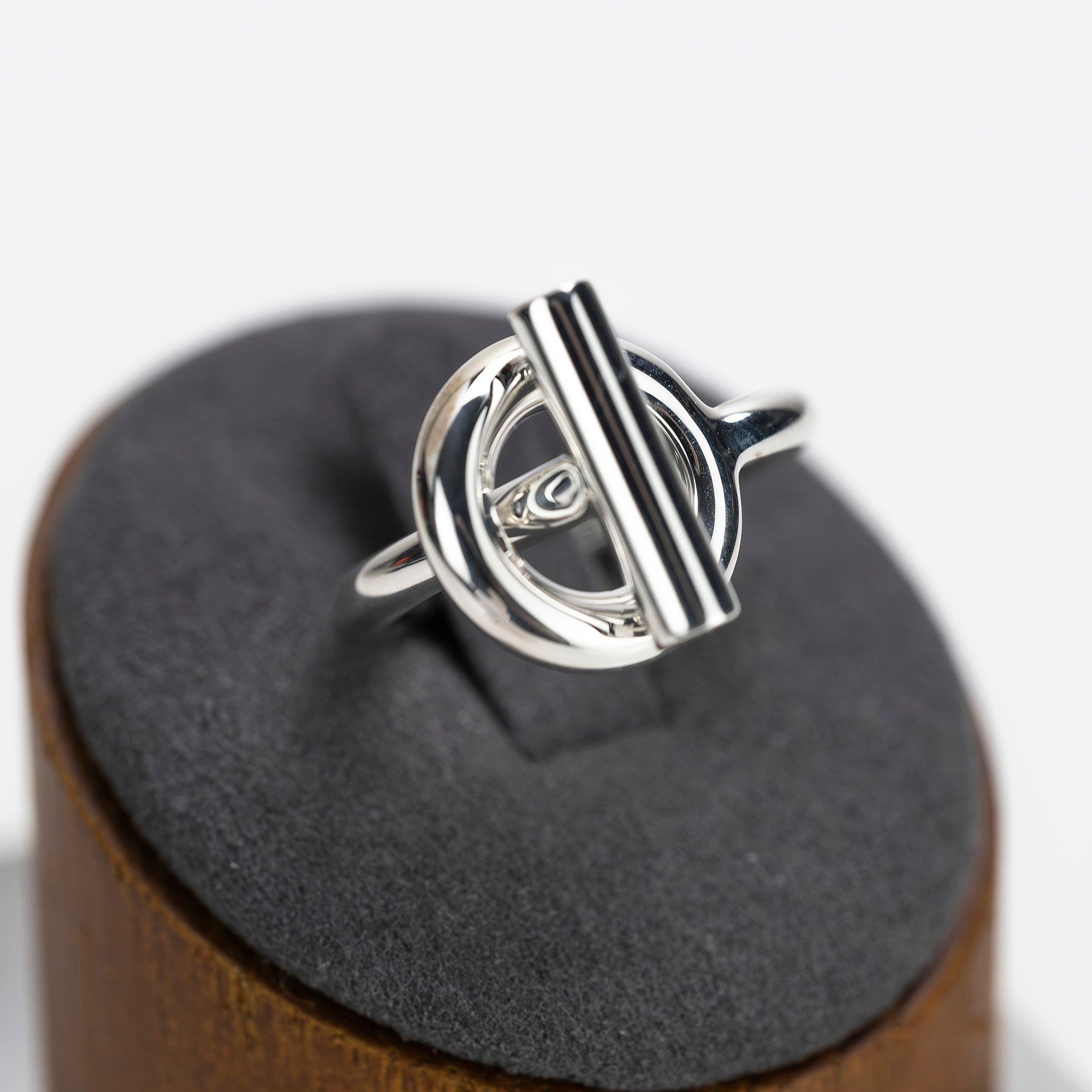 Hermes Eschapement Ring, size 53, 925 sterling silver, size 11, Chaîne d'Ancre motif, unisex, excellent condition, comes with box and certificate of authenticity.