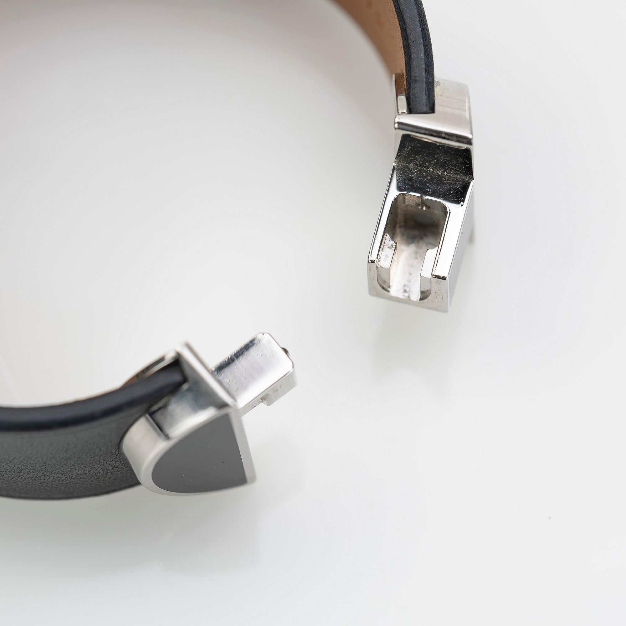 エルメス HERMES エルメス2002 ブレスレット C刻印 2018年製 T2 レザーカフ H金具 【箱付】