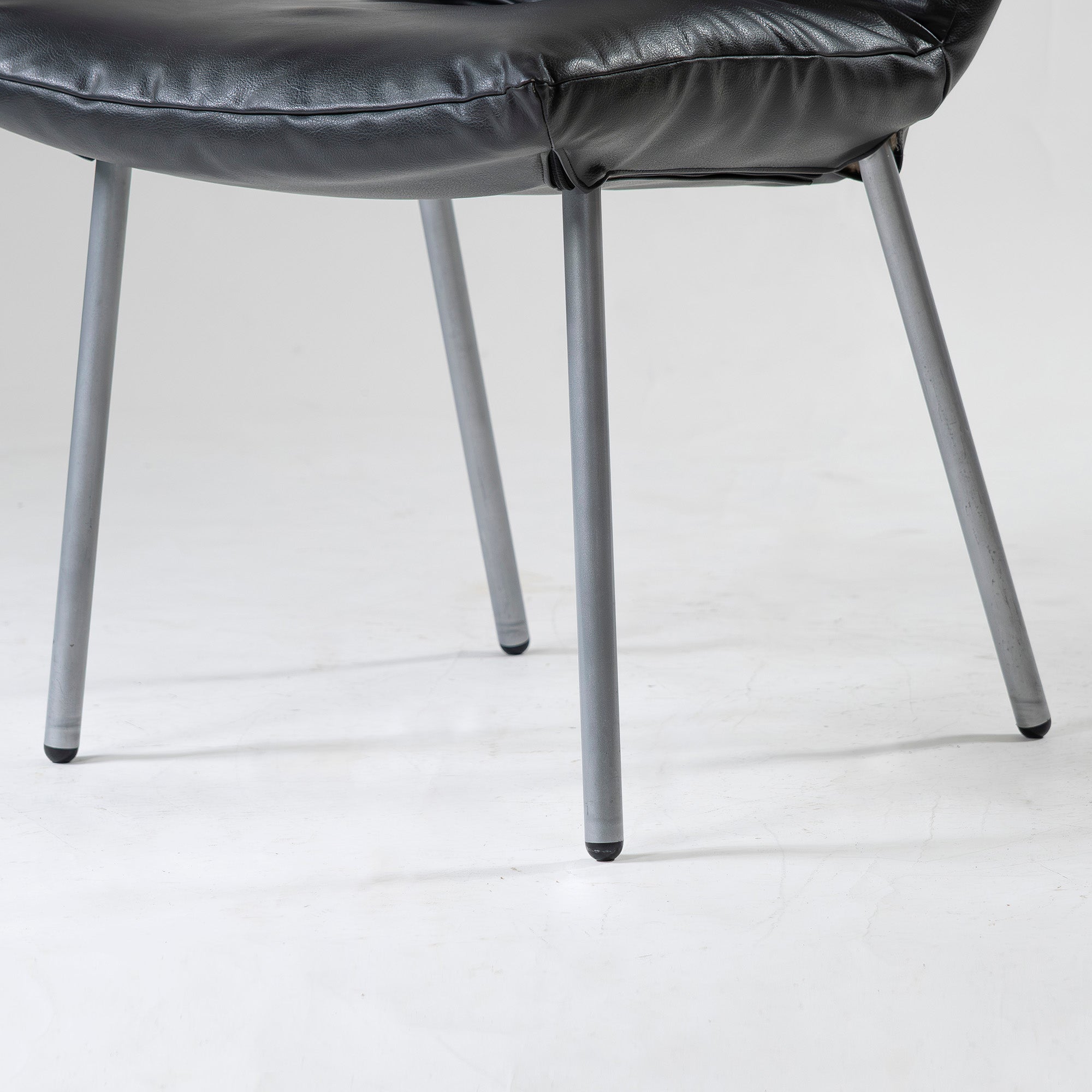 ダイニングチェア リーンロゼ ligne roset ROSETCalin ロゼカラン PVCレザー(3) スチール脚 モダンデザイン フレンチモダン ラグジュアリー