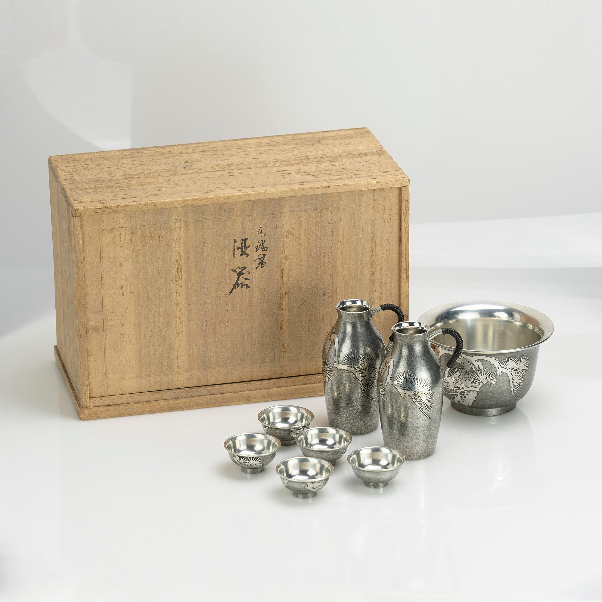 錫製 松文様 酒燗器揃 本錫刻印あり 共箱付 ちろり 徳利 盃 湯冷まし鉢 高級錫器 木箱入り 日本製 伝統工芸