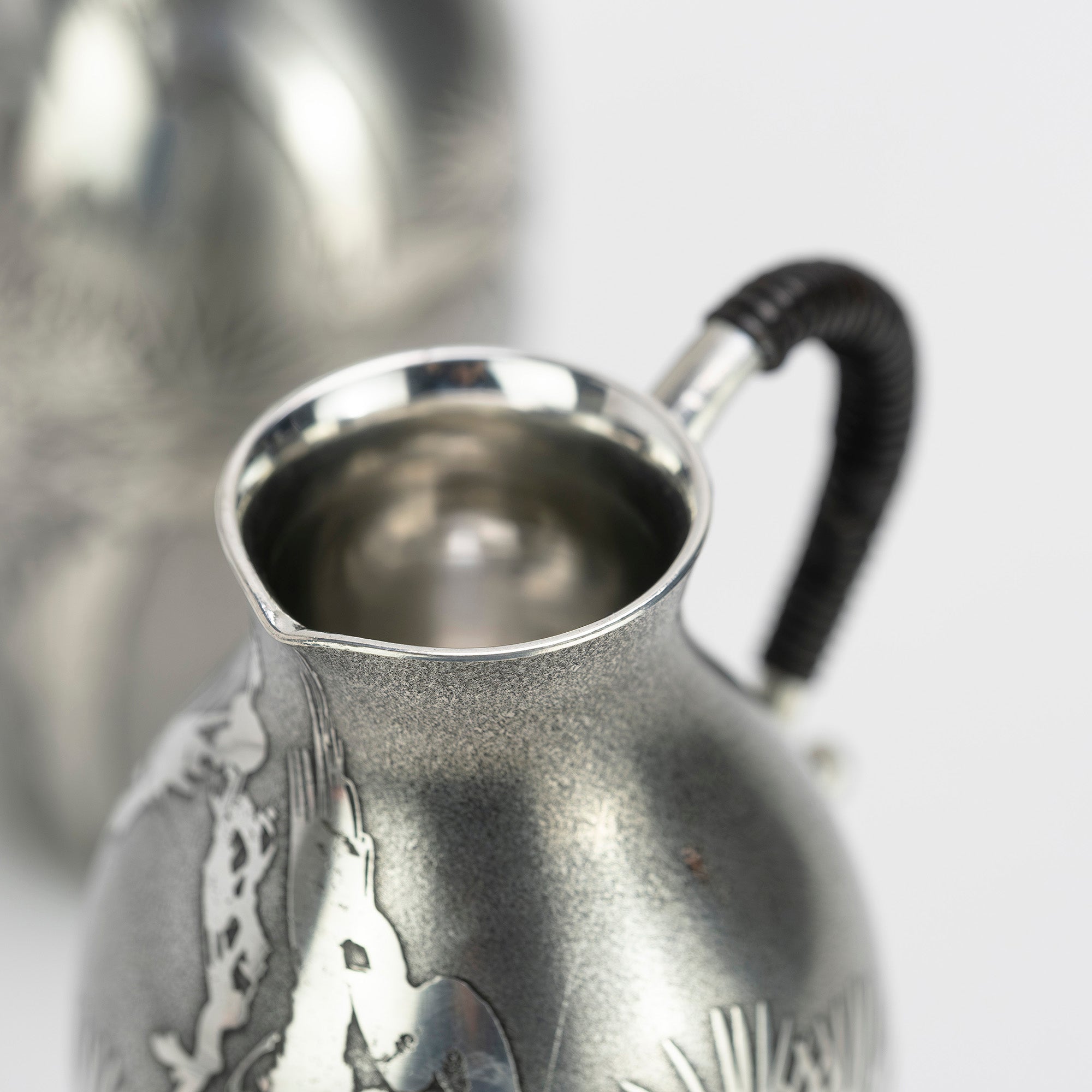 錫製 松文様 酒燗器揃 本錫刻印あり 共箱付 ちろり 徳利 盃 湯冷まし鉢 高級錫器 木箱入り 日本製 伝統工芸