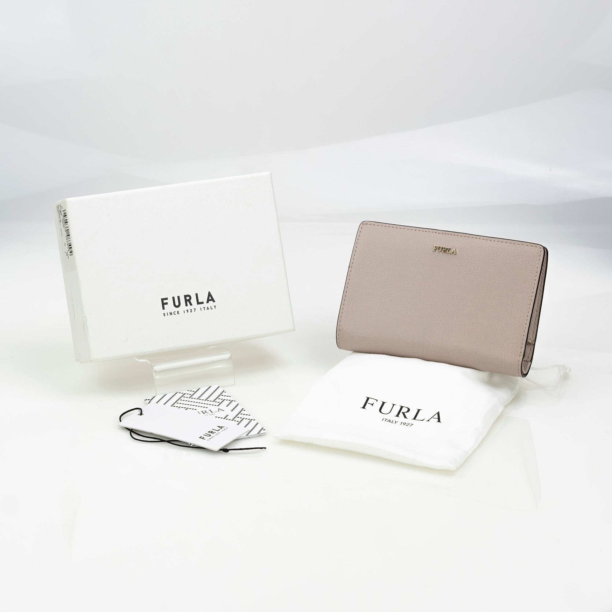 フルラ FURLA バビロン 二つ折り 財布 ダリアベージュ サフィアーノレザー コンパクトウォレット 【箱・保存袋付】